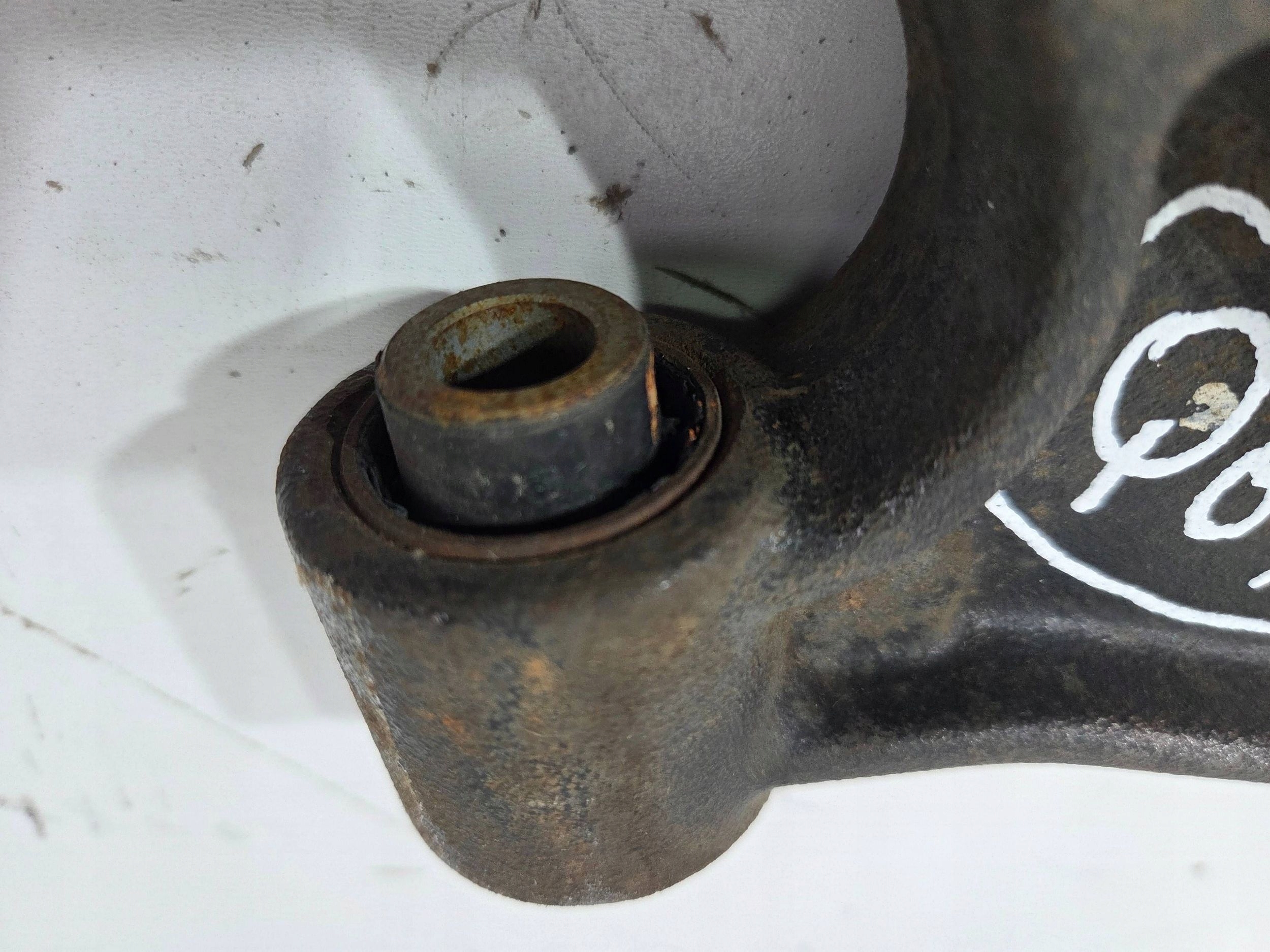 Fiat Freemont ,Dodge Journey arm front left 04766423 (Q678)