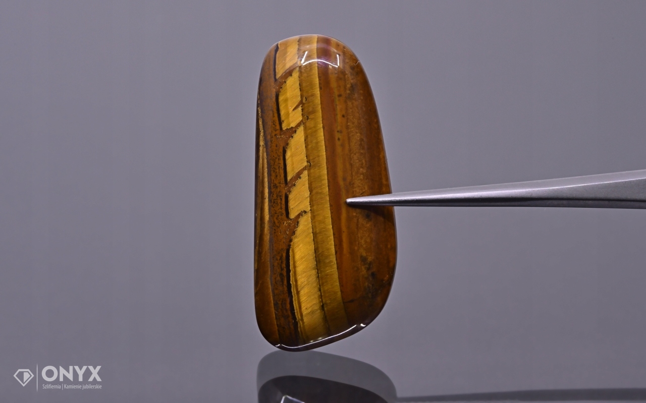 Tygří oko nízký kabošon nepravidelný 33,5x15,5 mm