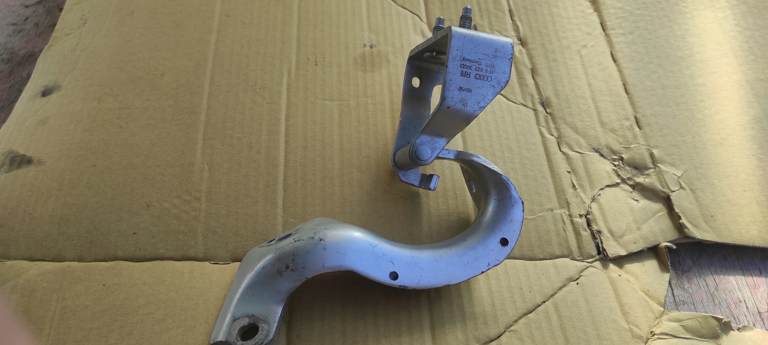Scharnier heckklappe A6 C6 KOMBI rechts LY7W 4F9827300D