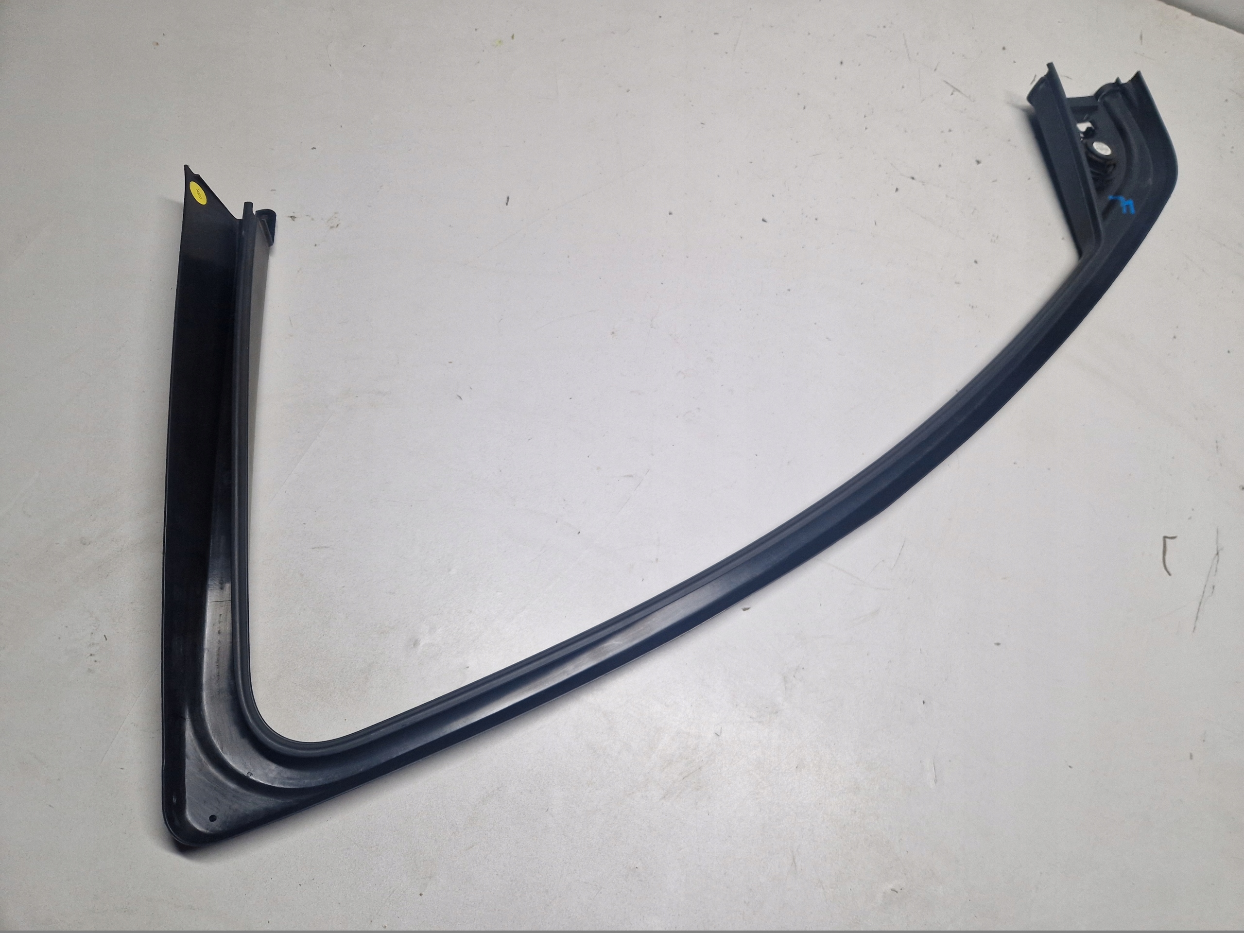 RÁM lišta dveře levá předek AUDI Q7 4L 4L0867609