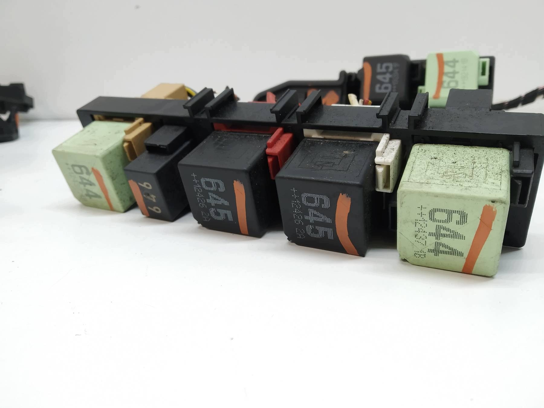 relay compartment compartment 0281003038 2.0 D HYB 163KM Audi A6 V C8