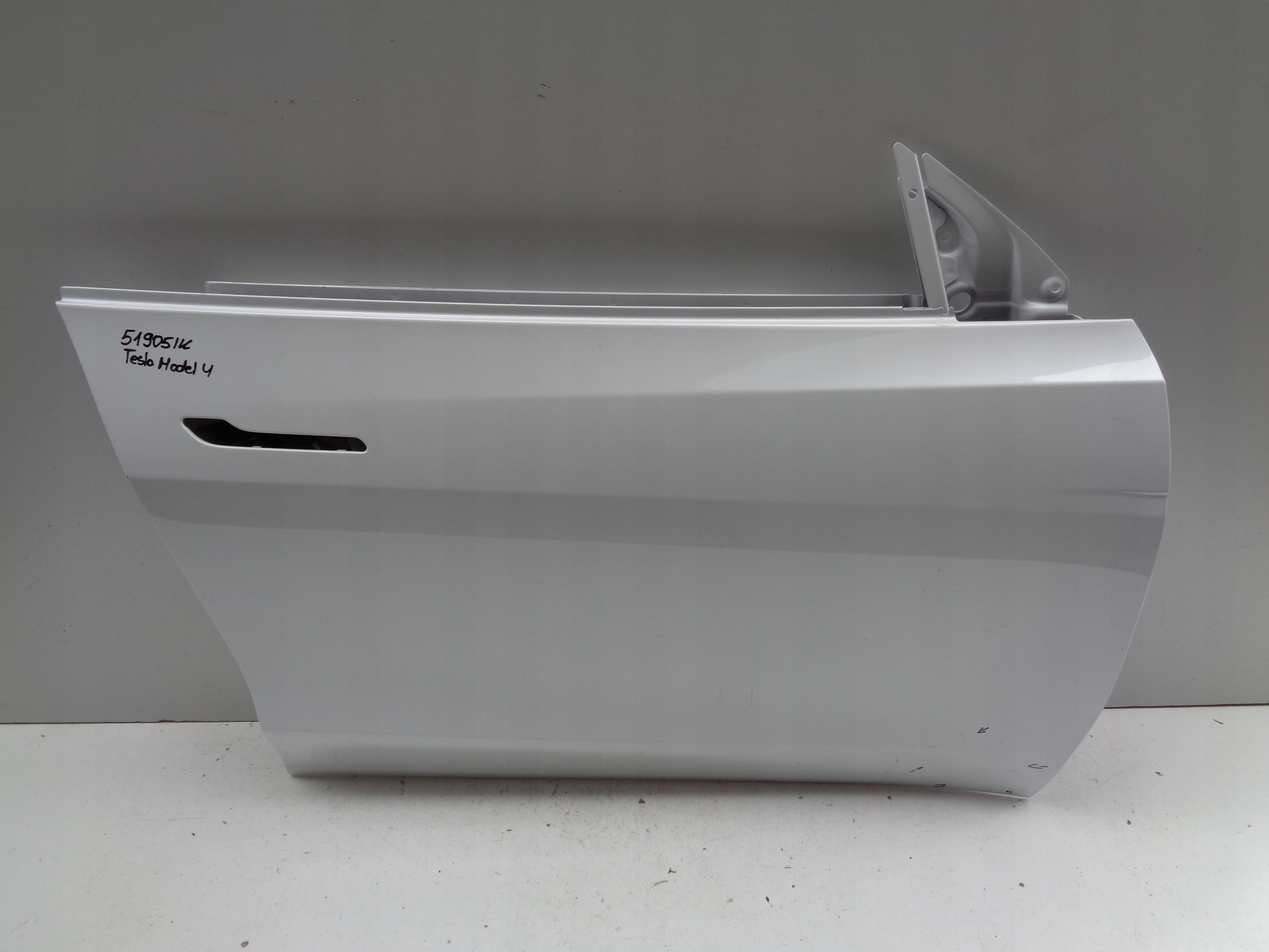 door right front TESLA MODEL Y NR 51905