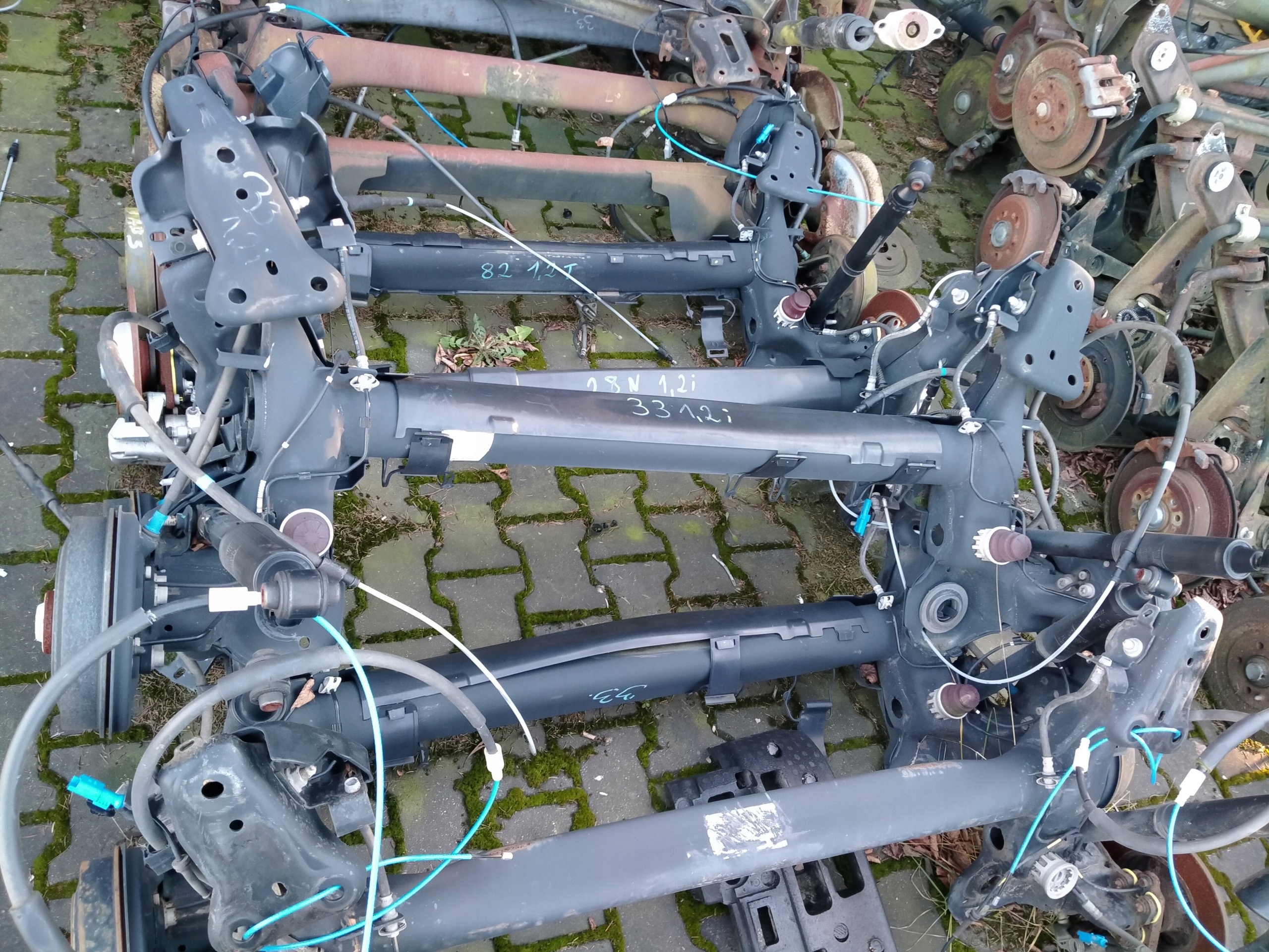 CITROEN C3 III TYLNA OS BELKA ZAWIESZENIA 2017R