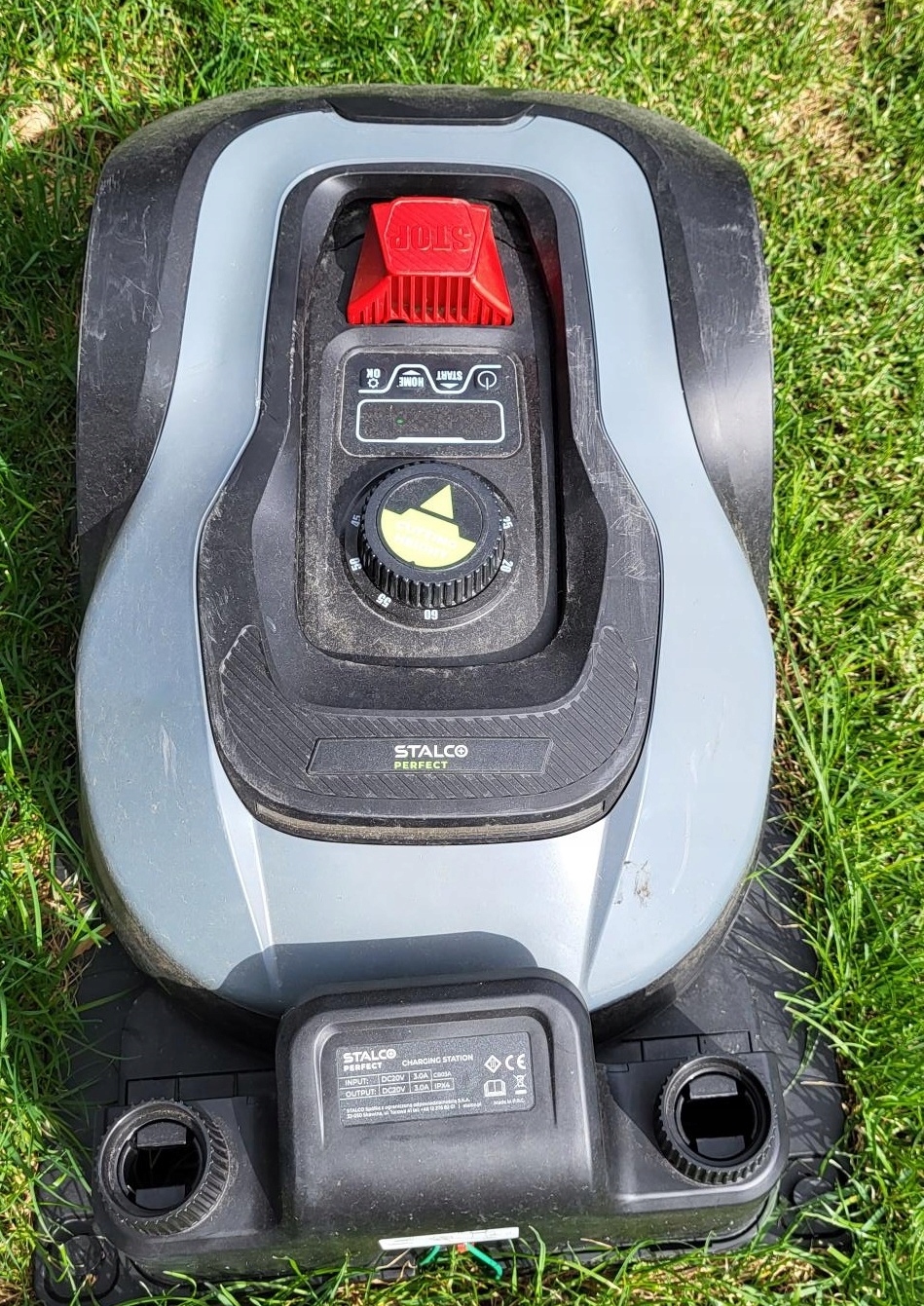 ZADASZENIE STACJI ŁADOWANIA ROBOTA KOSIARKI STALCO DASZEK DO RMP950 RMP6502