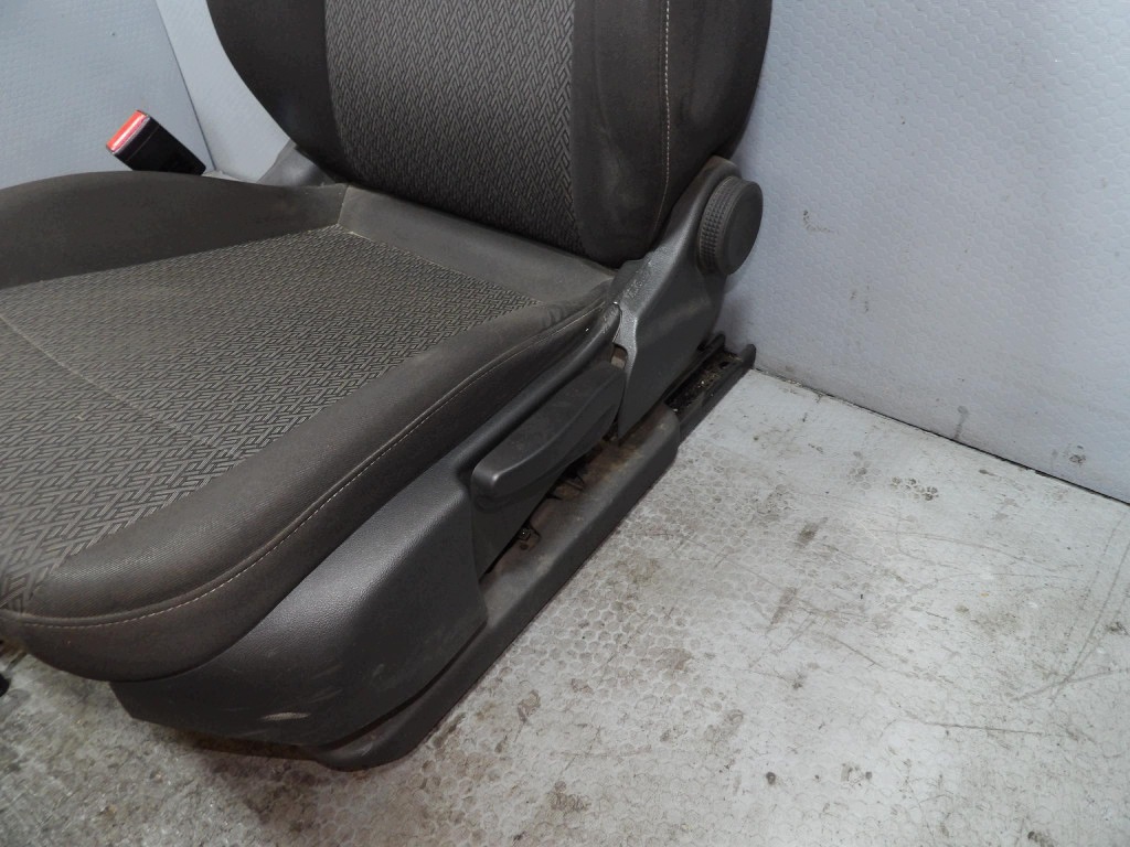 seat driver´s front left OPEL INSIGNIA B