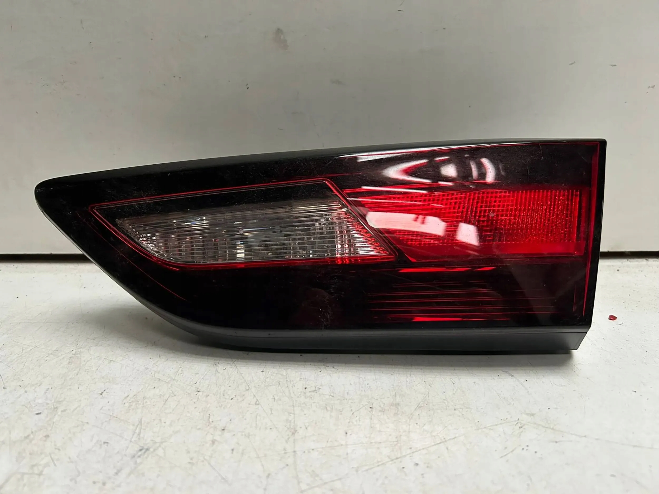 Lampa tył prawy na klapę Opel Astra K