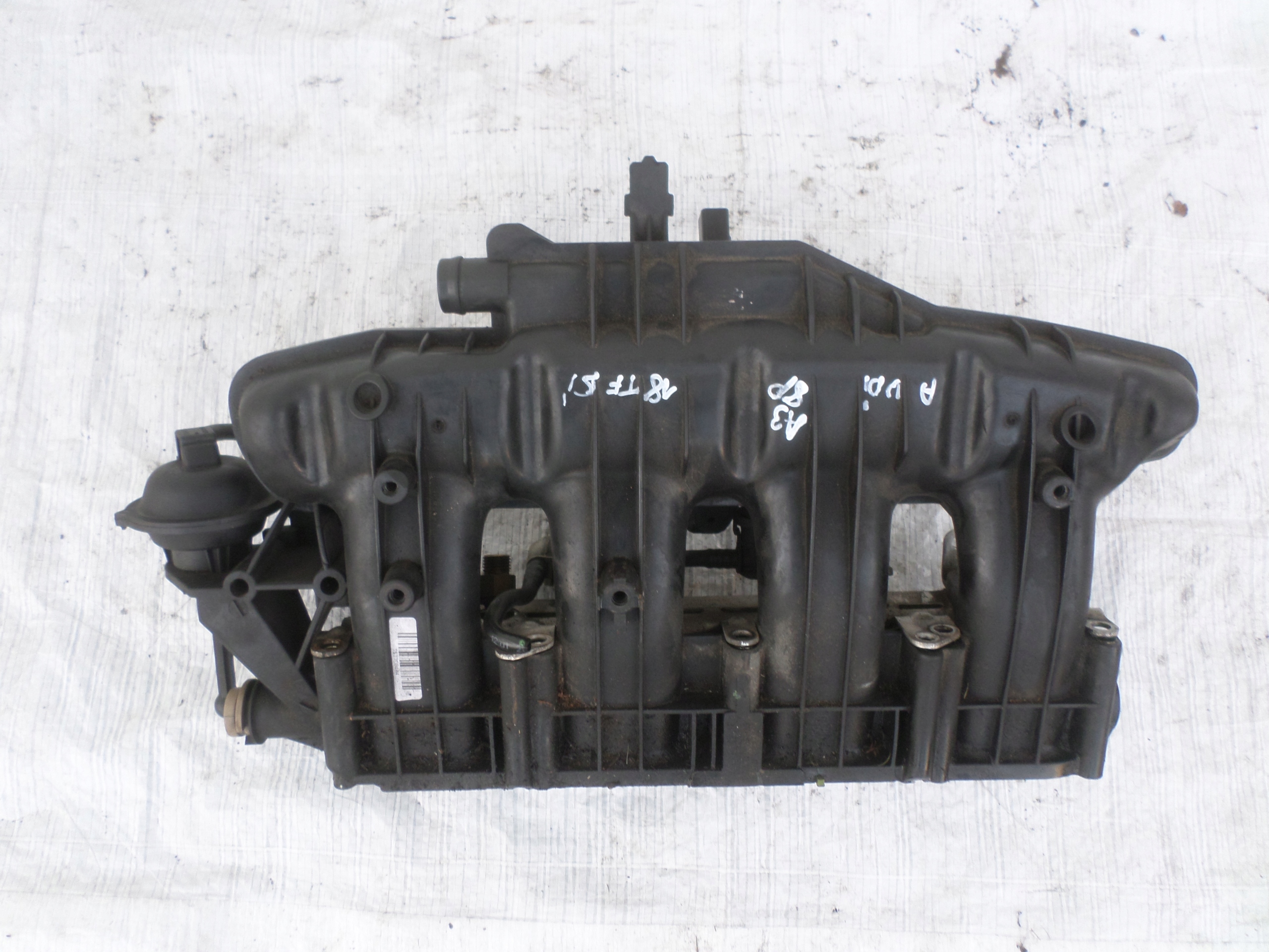 Впускний колектор AUDI A3 8P 1.8 TFSI 06J133201AB