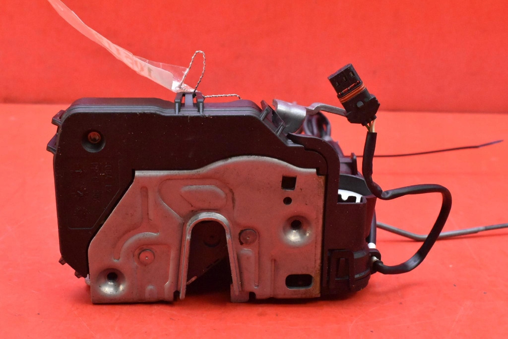 lock door left front EU MERCEDES E-KLASA W211 02-06