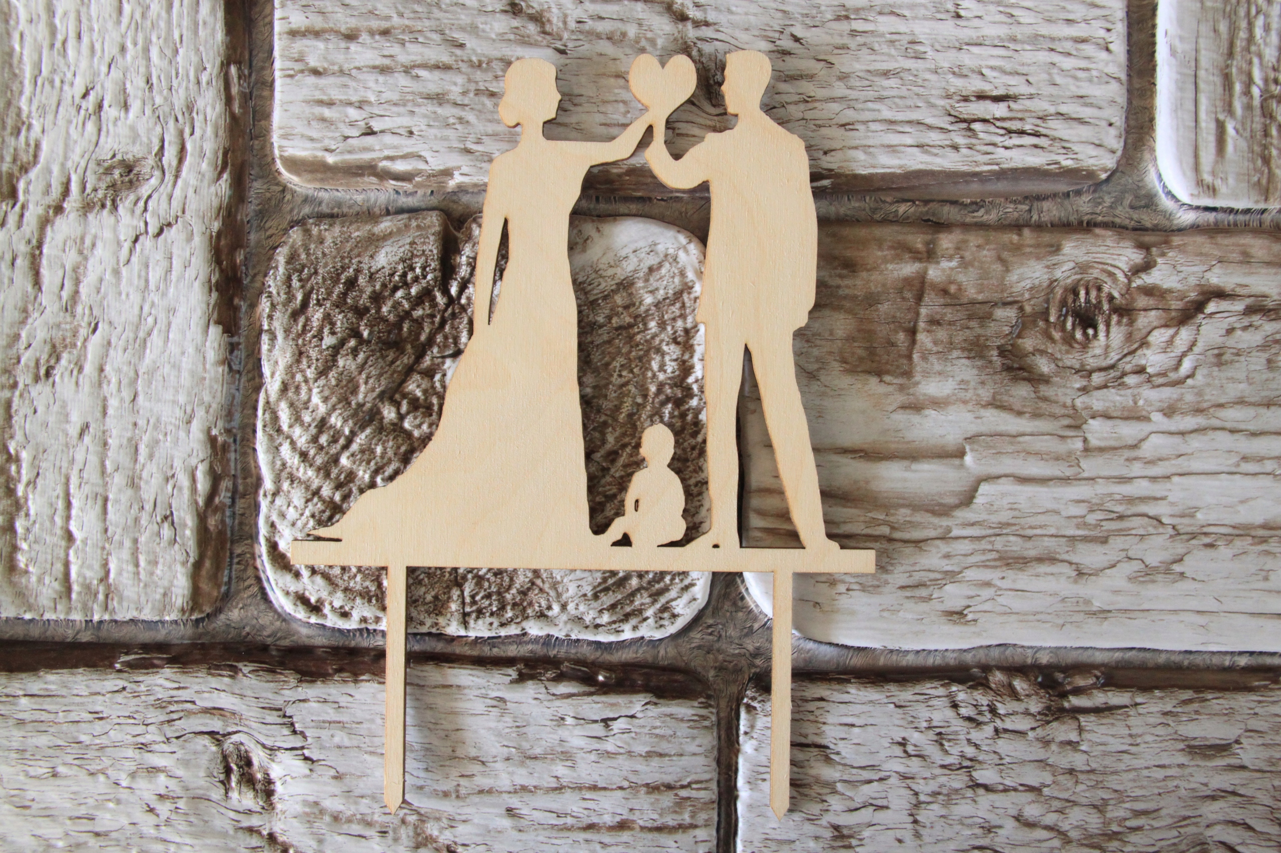 Topper Młoda Para z niemowlakiem rodzinny ślub Kolor dominujący beże i brązy