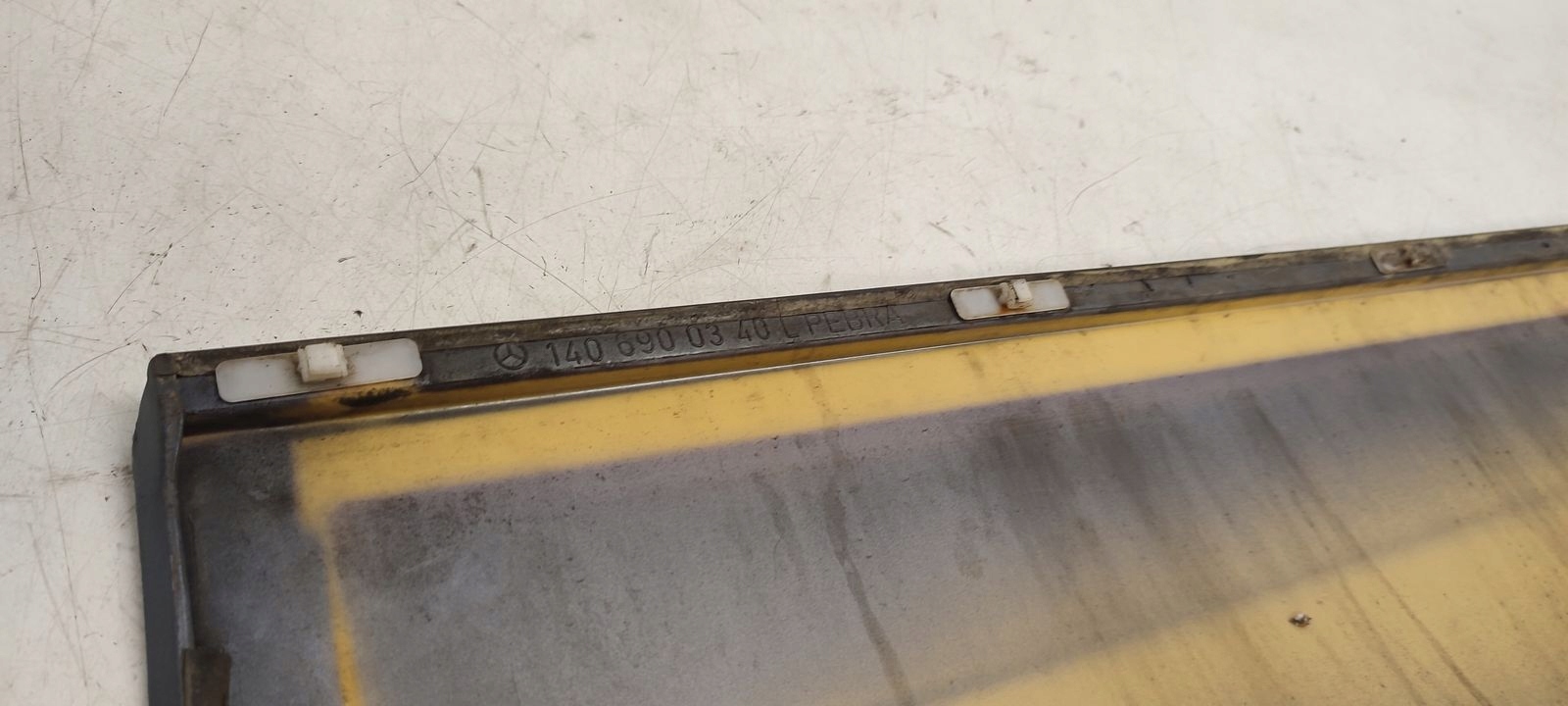moulding door left front Mercedes W140 3,2 199