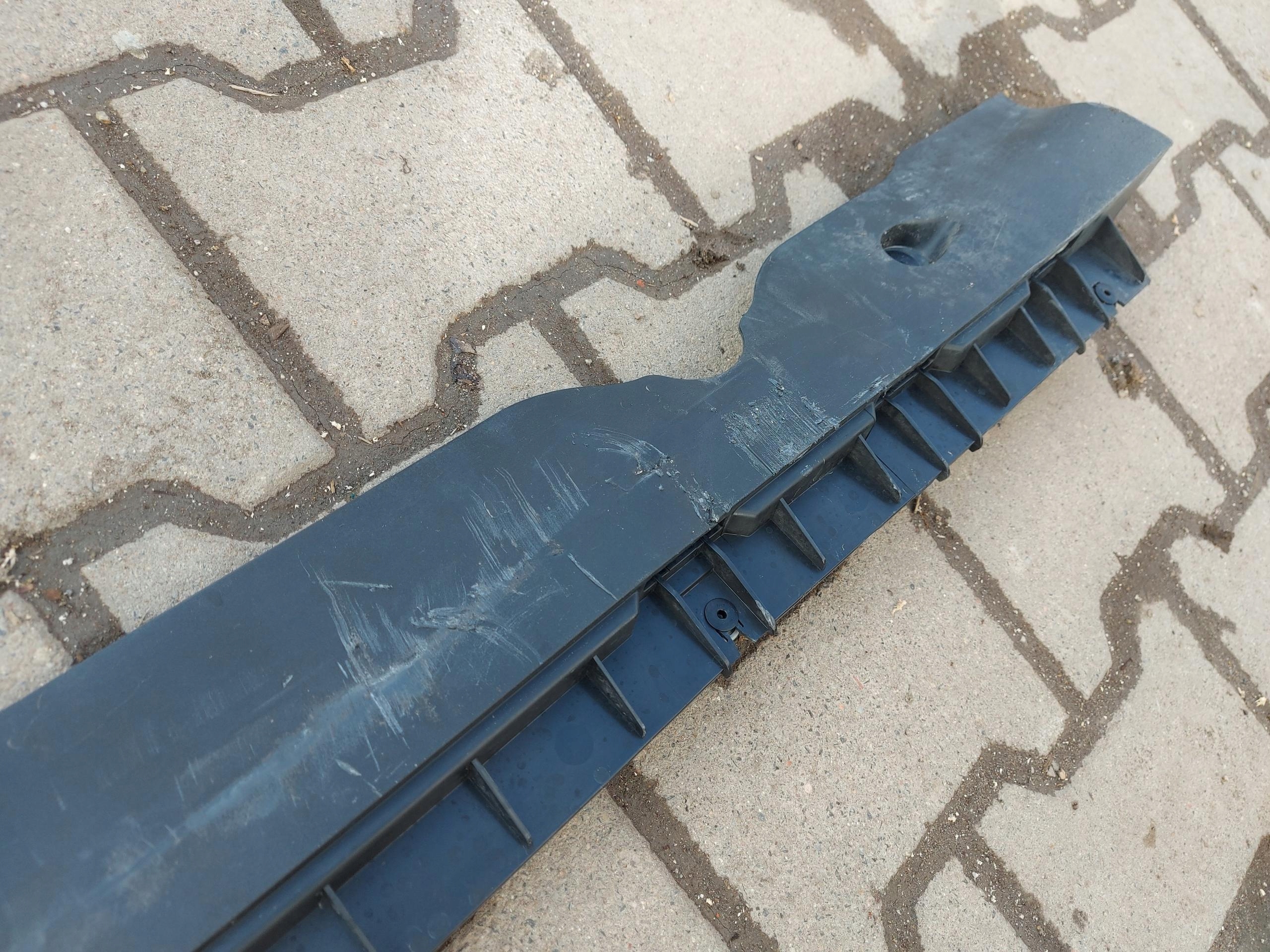 TESLA MODEL Y 2022r moulding cap of the threshold right 1497745-00-C