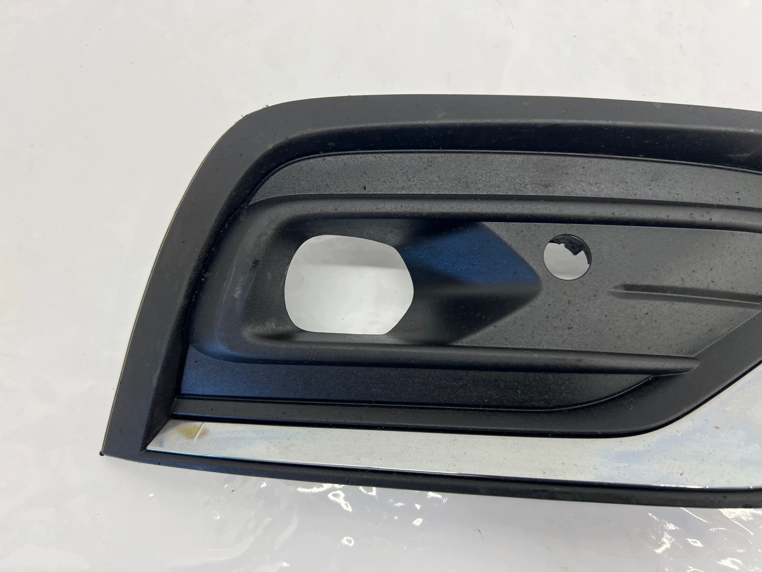 VOLVO V60 II S60 III 2017-- grid right below PDC W front bumper 31455641