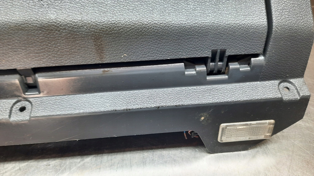 бардачок пассажира 1K1857290 vw Golf V 07R