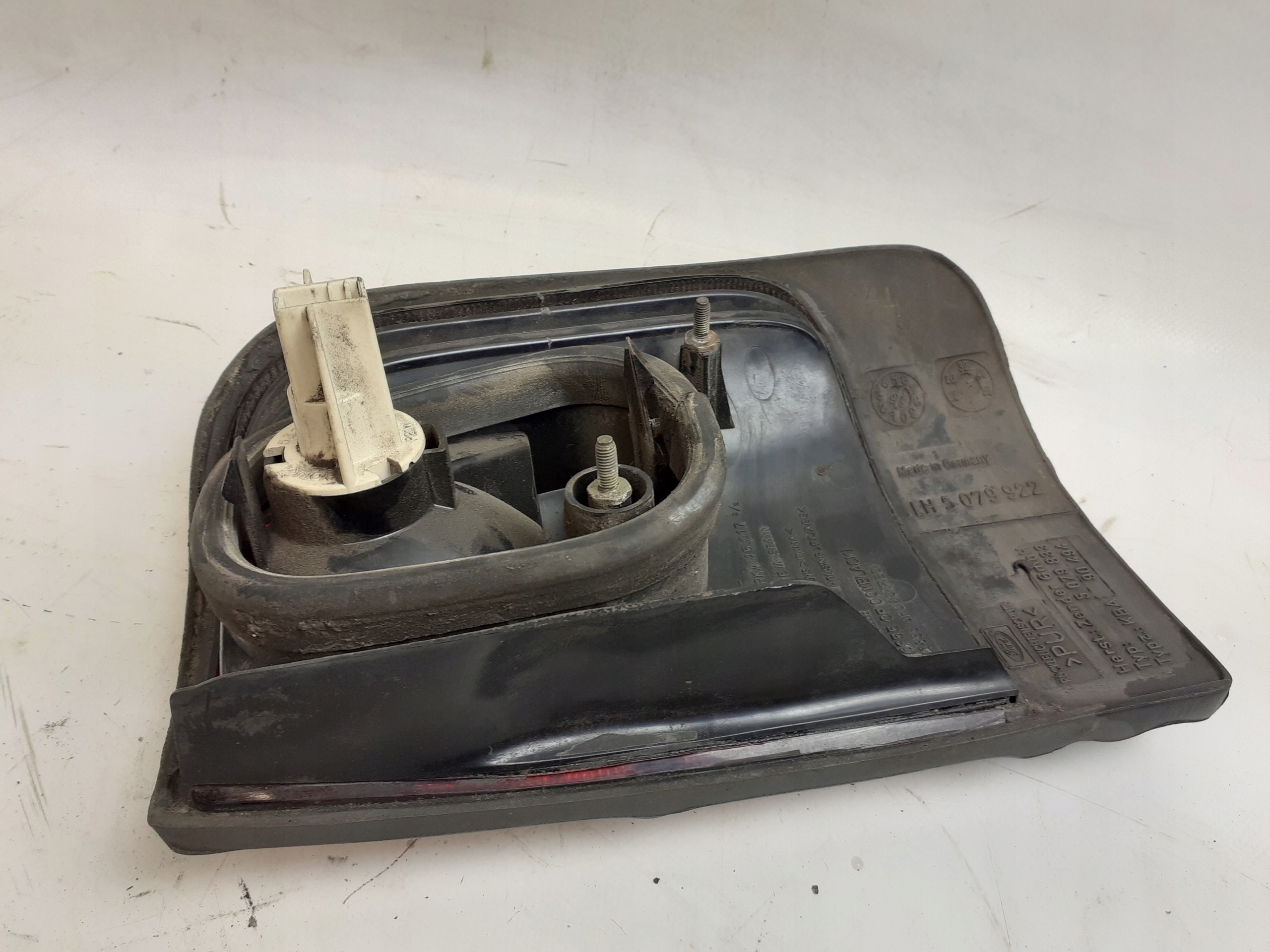 Ford Maverick II Nissan Terrano light rear part left