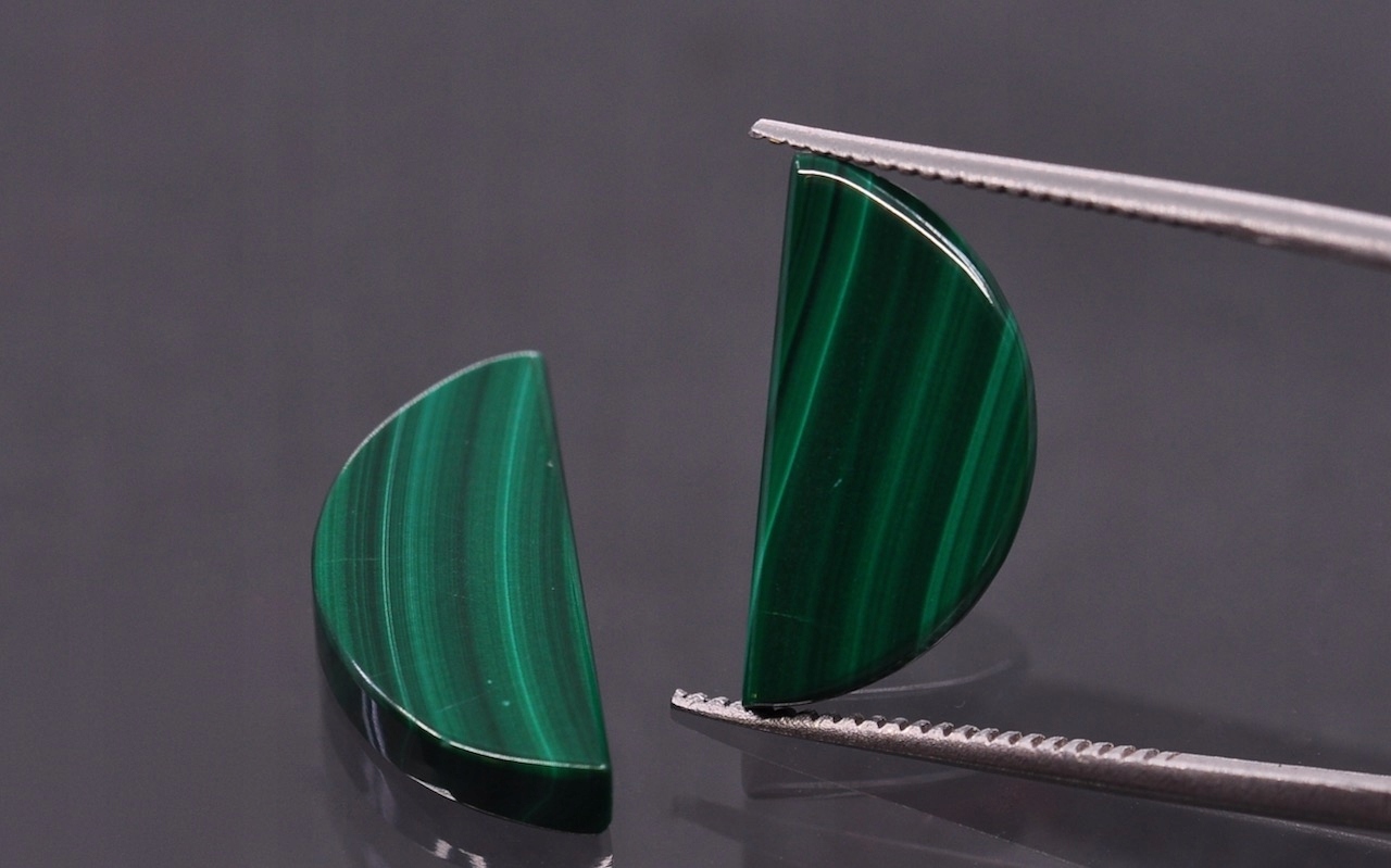 Malachit mělký Para půlkruh 15,5x7,5 mm