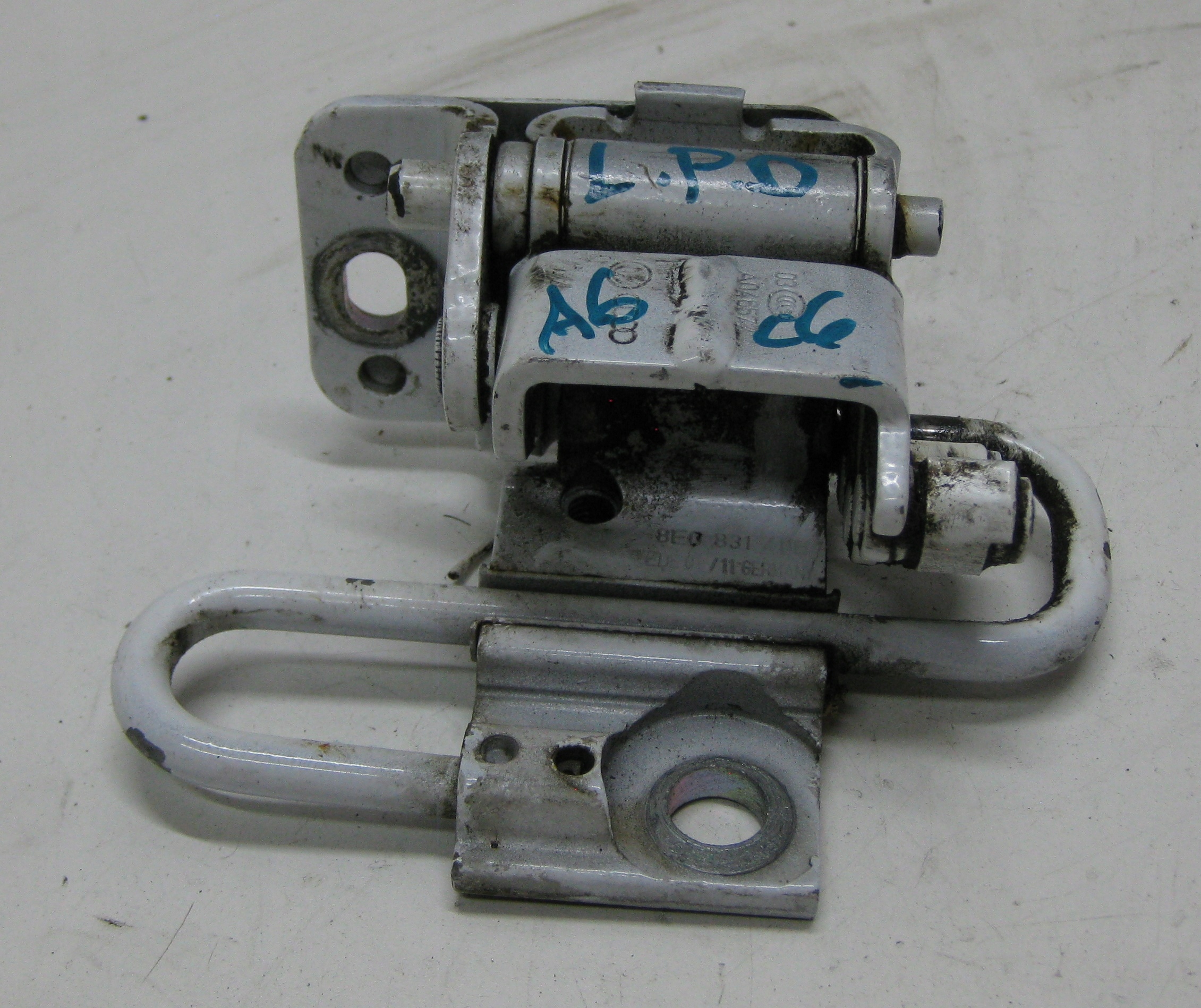 AUDI A6 C6 LIFT KOMBI hinge door left front 8E0831411E