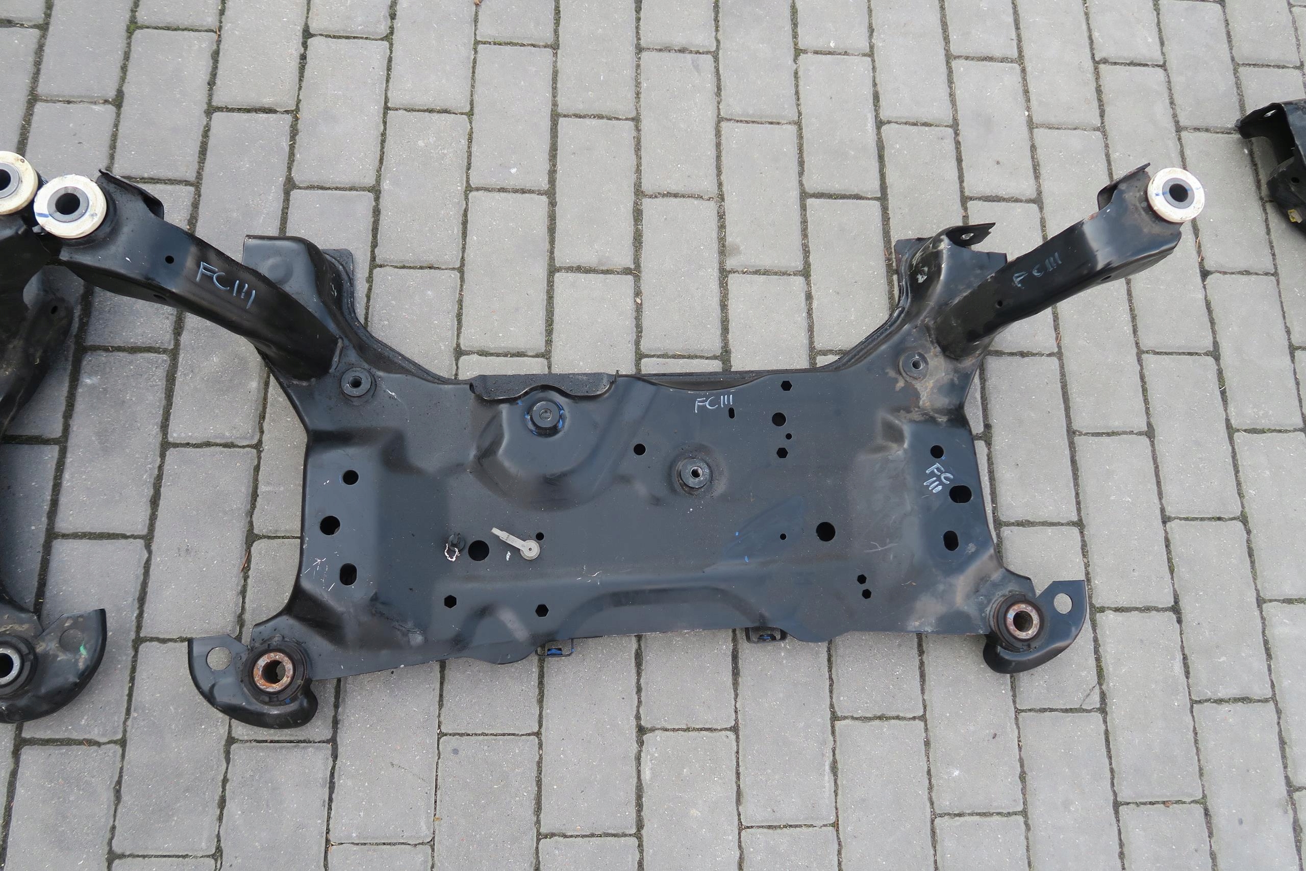 FORD FOCUS MK3 SANKI TRAWERS WOZEK KOLYSKA PRZOD