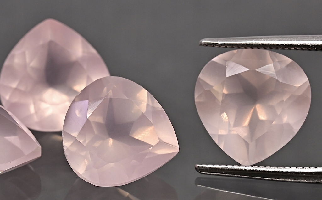 Křemen růžový fazetovaný slza 10x10 mm