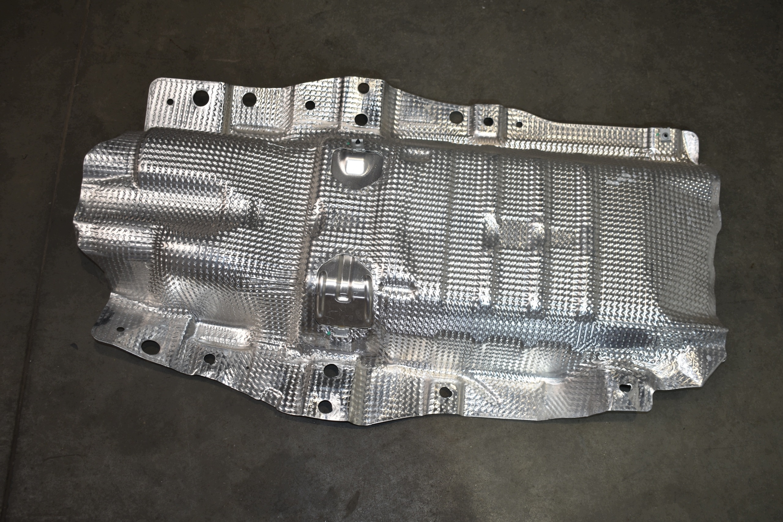 IDEALNA Blende Abdeckung TERMICZNA MERCEDES W206 1