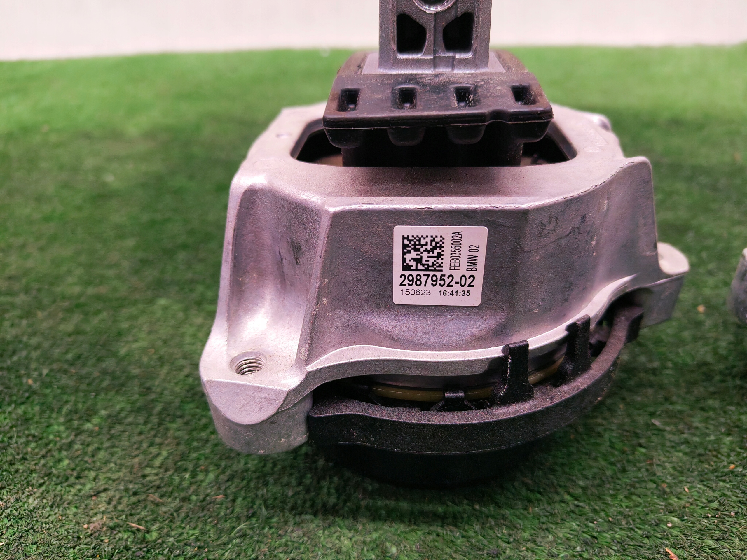 BMW X7 G07 LCI engine mount right left 2987952 2987951