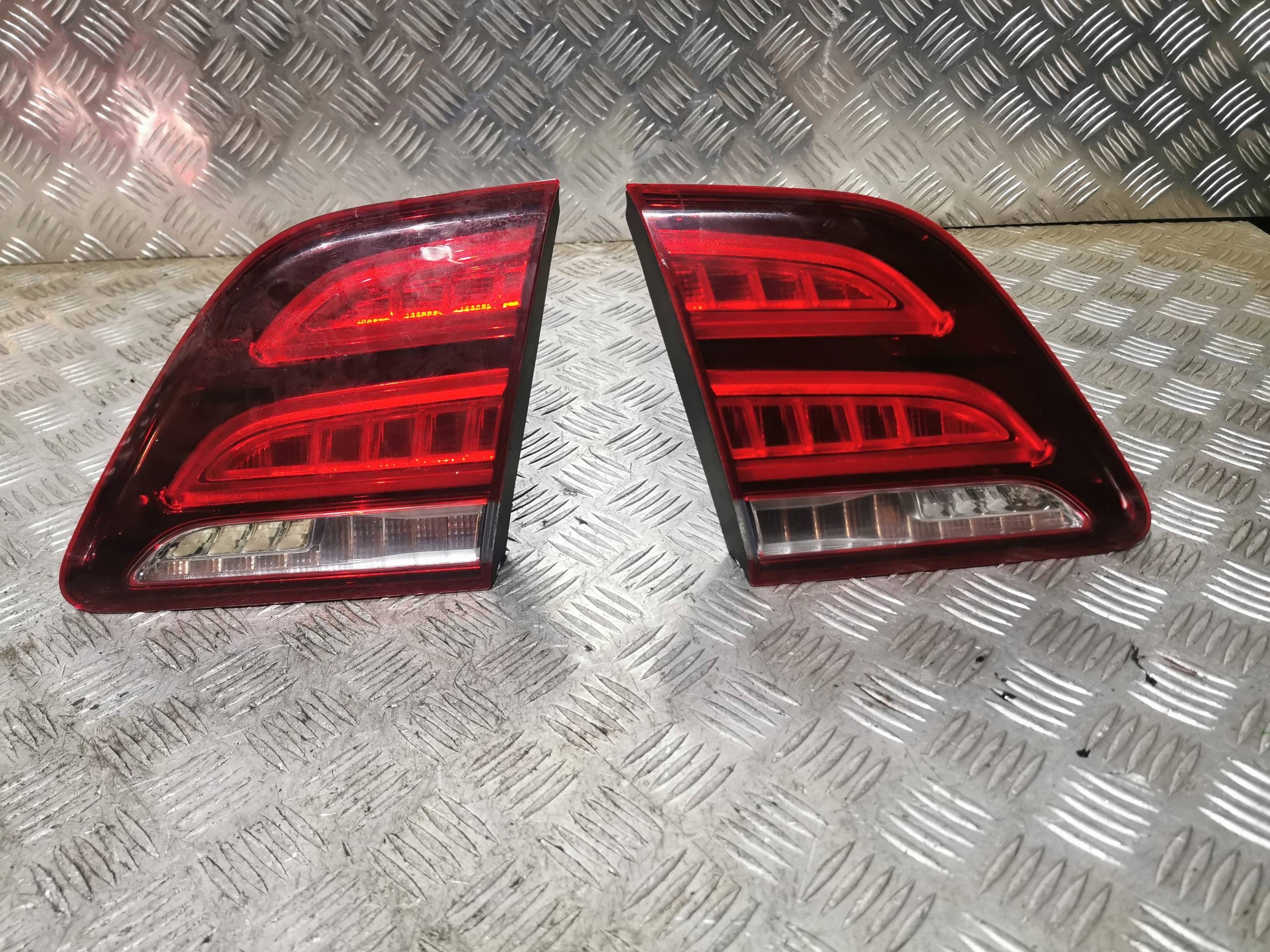 фонарь правый GLE W166 A1669066001