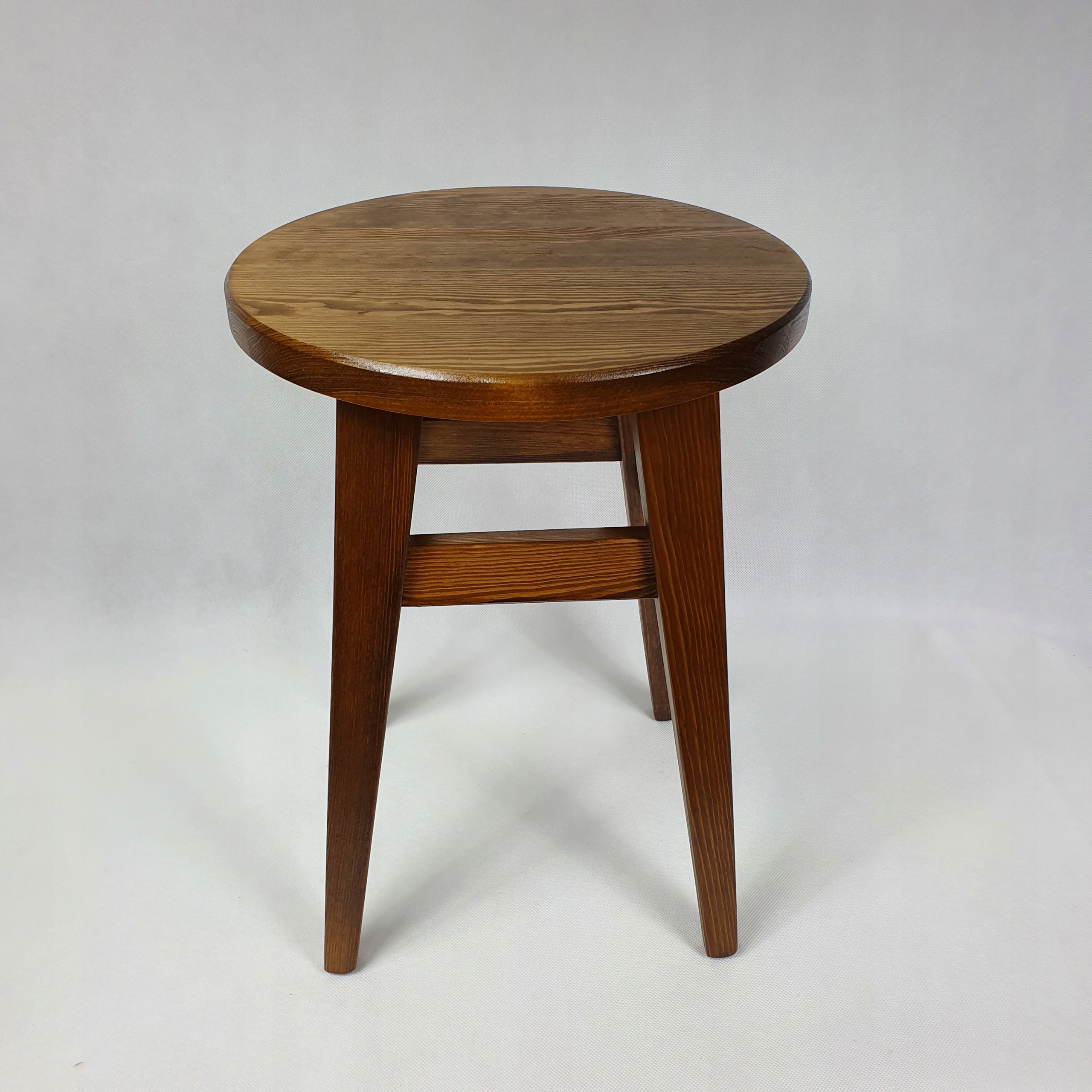 Taboret drewniany kuchenny sosnowy 45cm kolor dąb Marka inna