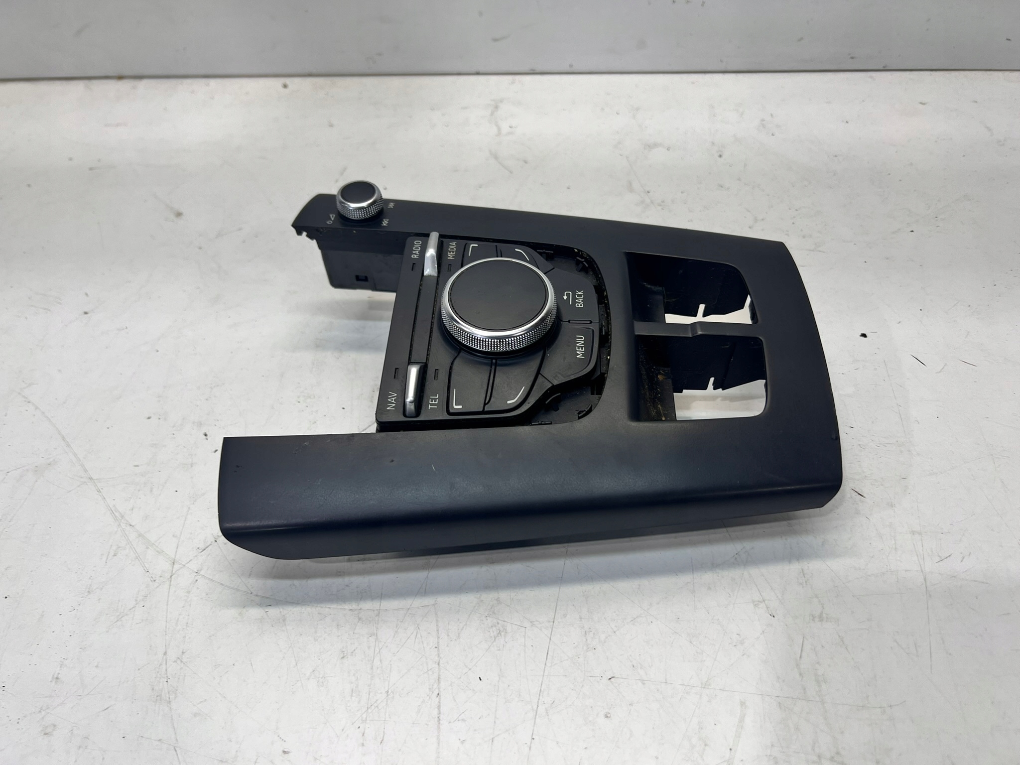 control panel MMI AUDI A3 8V 8V0919614B damag.