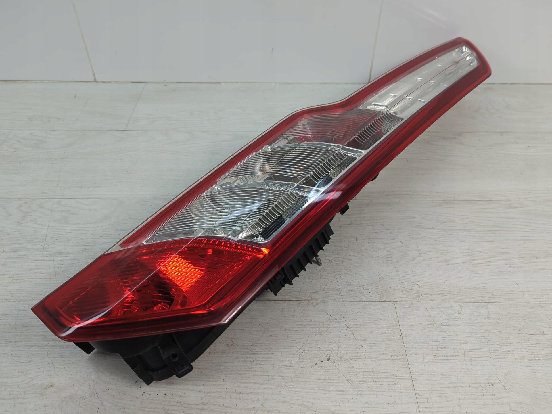 фонарь правый FORD TRANSIT BK2113404