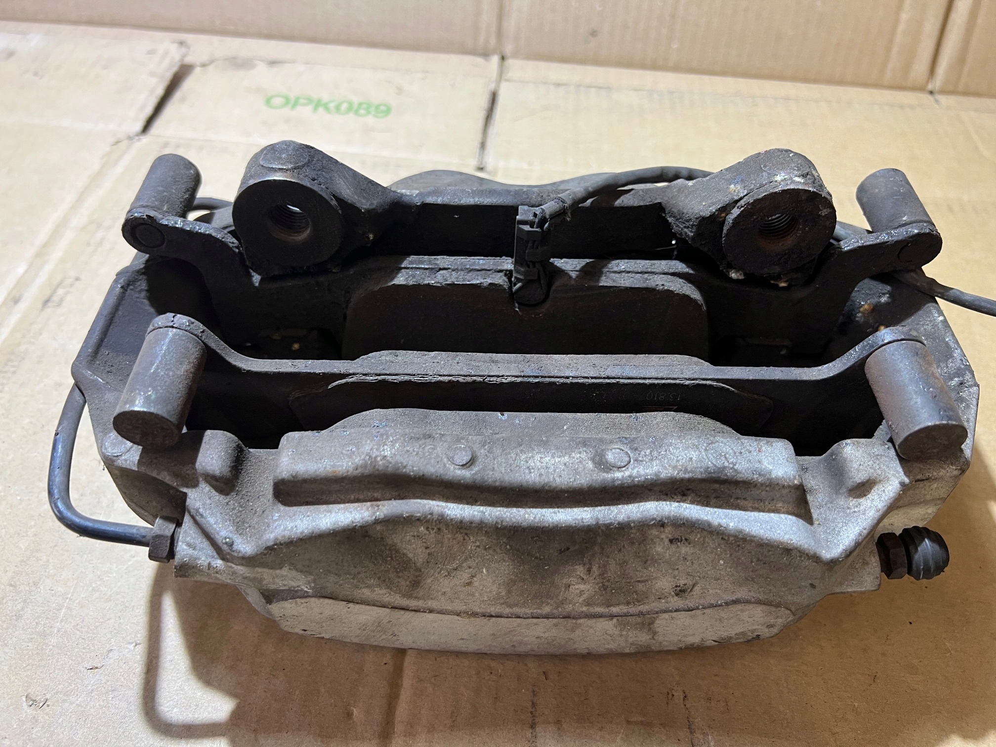 AUDI A4 B9 caliper brake left front left front 4 pistons 8W05CA