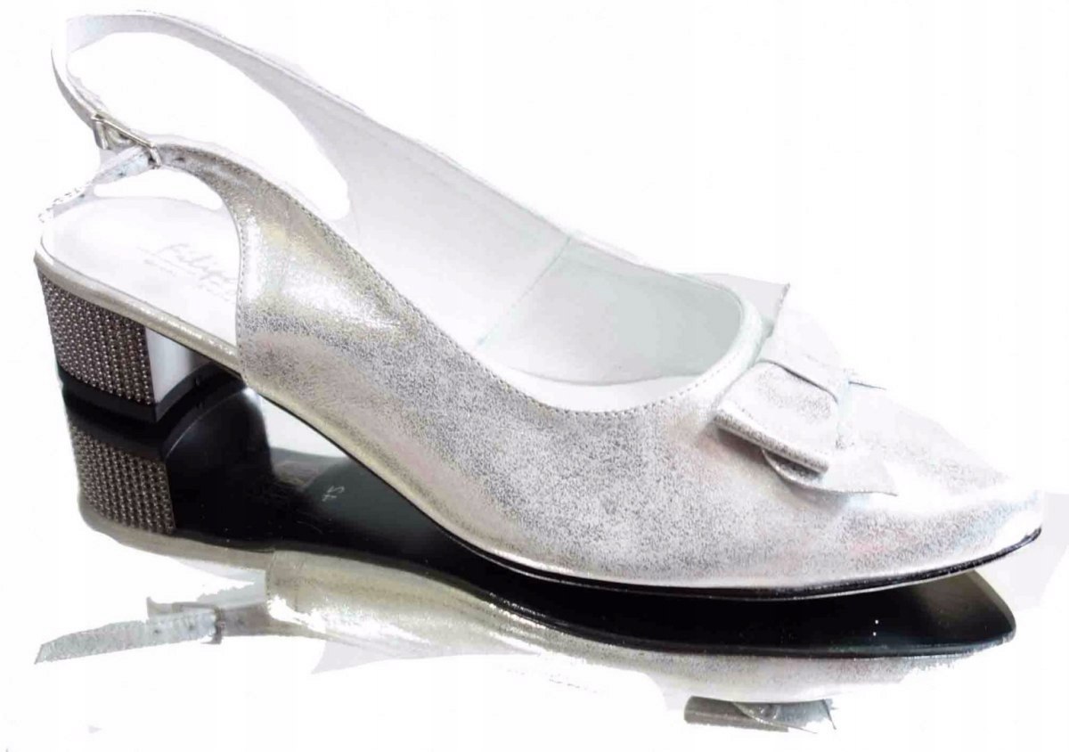 

Skorzane sandałki Szersze srebro Sliczne 43