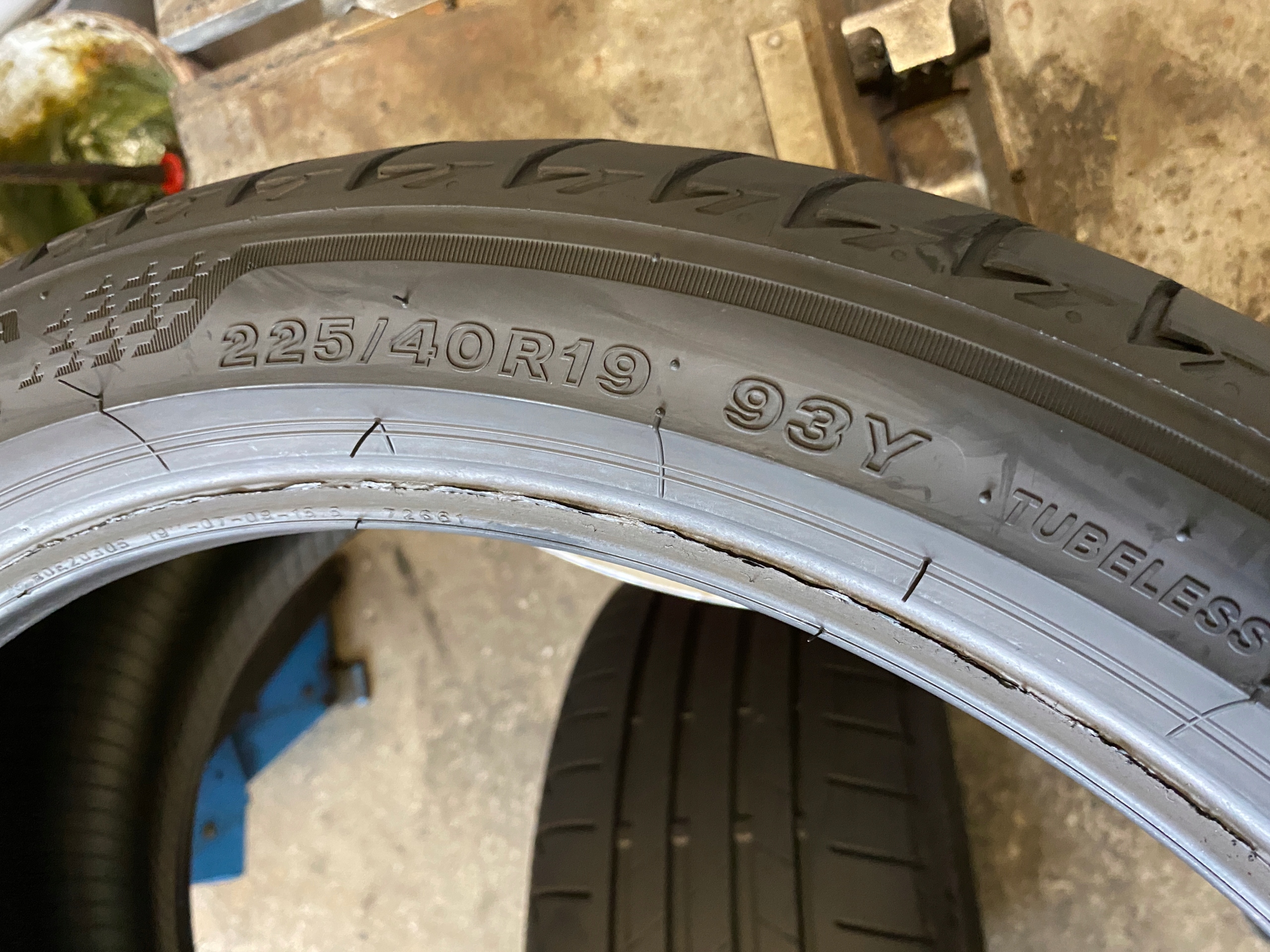 2 tyres summer 225/40R19 93Y Bridgestone Turanza T005 Run Flat