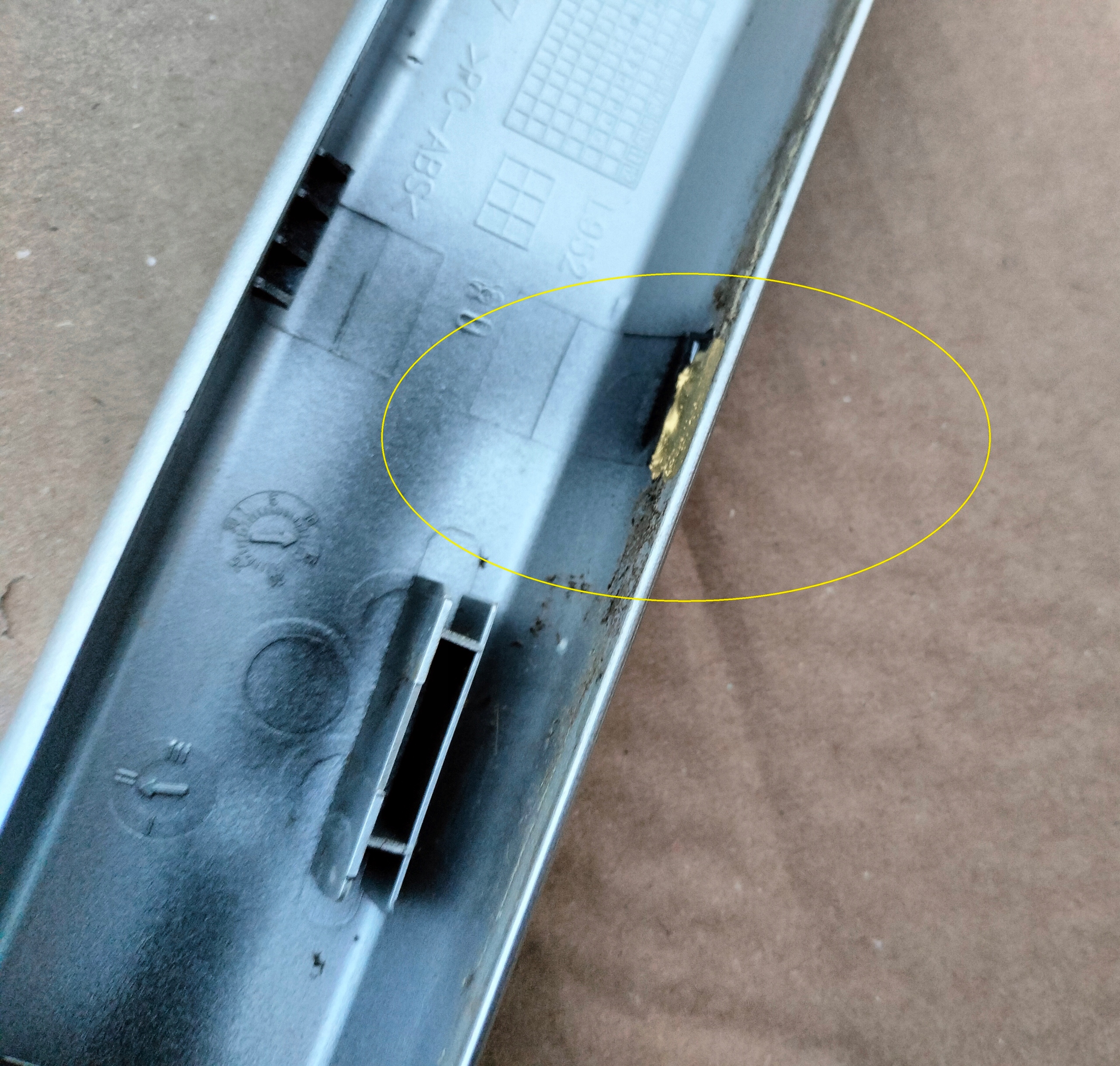 PEUGEOT 207 SW OSŁONA NAKŁADKA RELINGU Producent części Peugeot OE