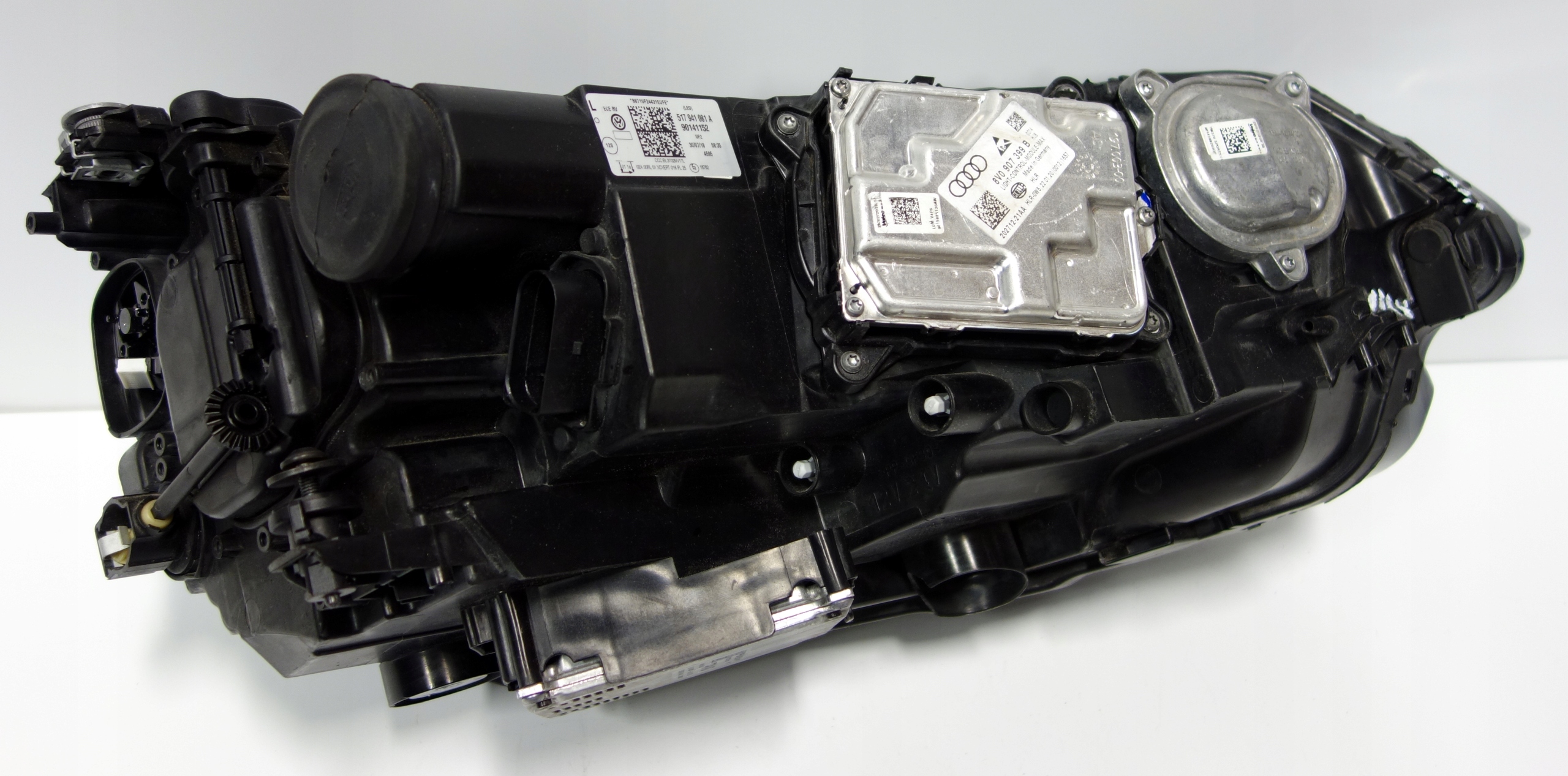 VW GOLF SPORTSVAN 2018-2020 FULL LED LAMPY PRZÓD Wersja Europejska