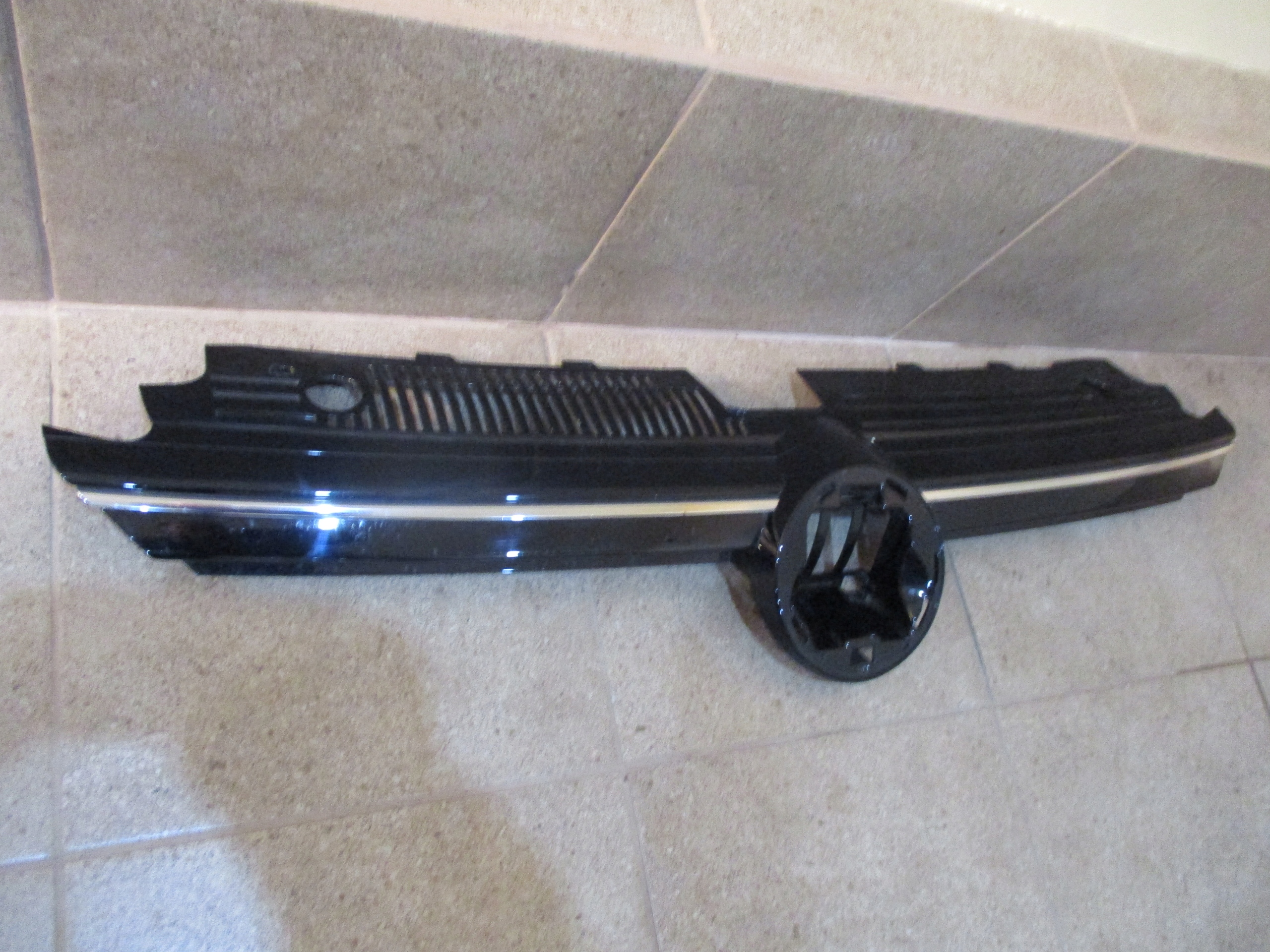 GRILLE VW GOLF VIII 5H0 5H0853651N
