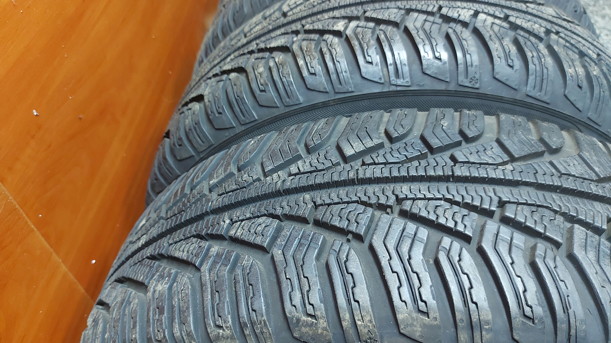 UNIROYAL MS PLUS 77 205/60R16 Reifen Winter- 7,5mm