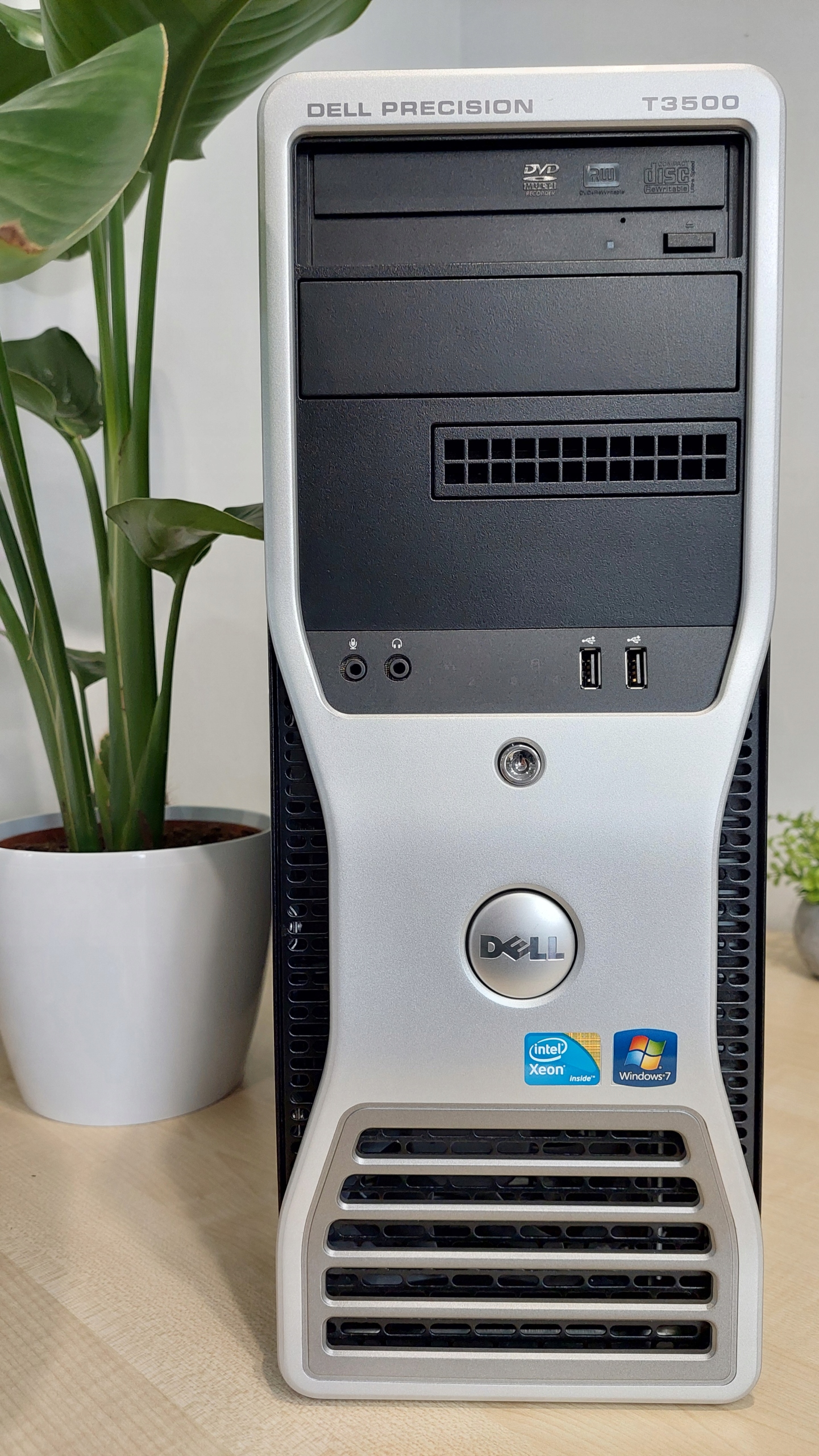 DELL Precision T3500 デスクトップPC Komputer PC Dell Precision T3500 XEON 4 rdzenie 8GB 500HDD