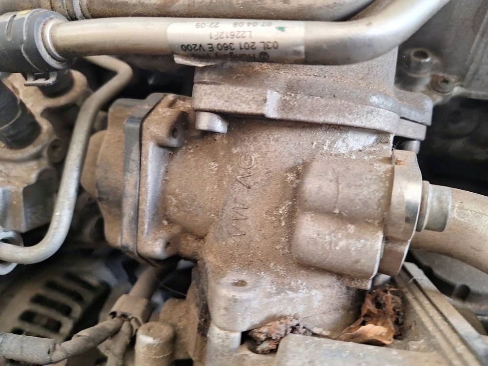 Audi A4 клапан EGR 2009 2.0л