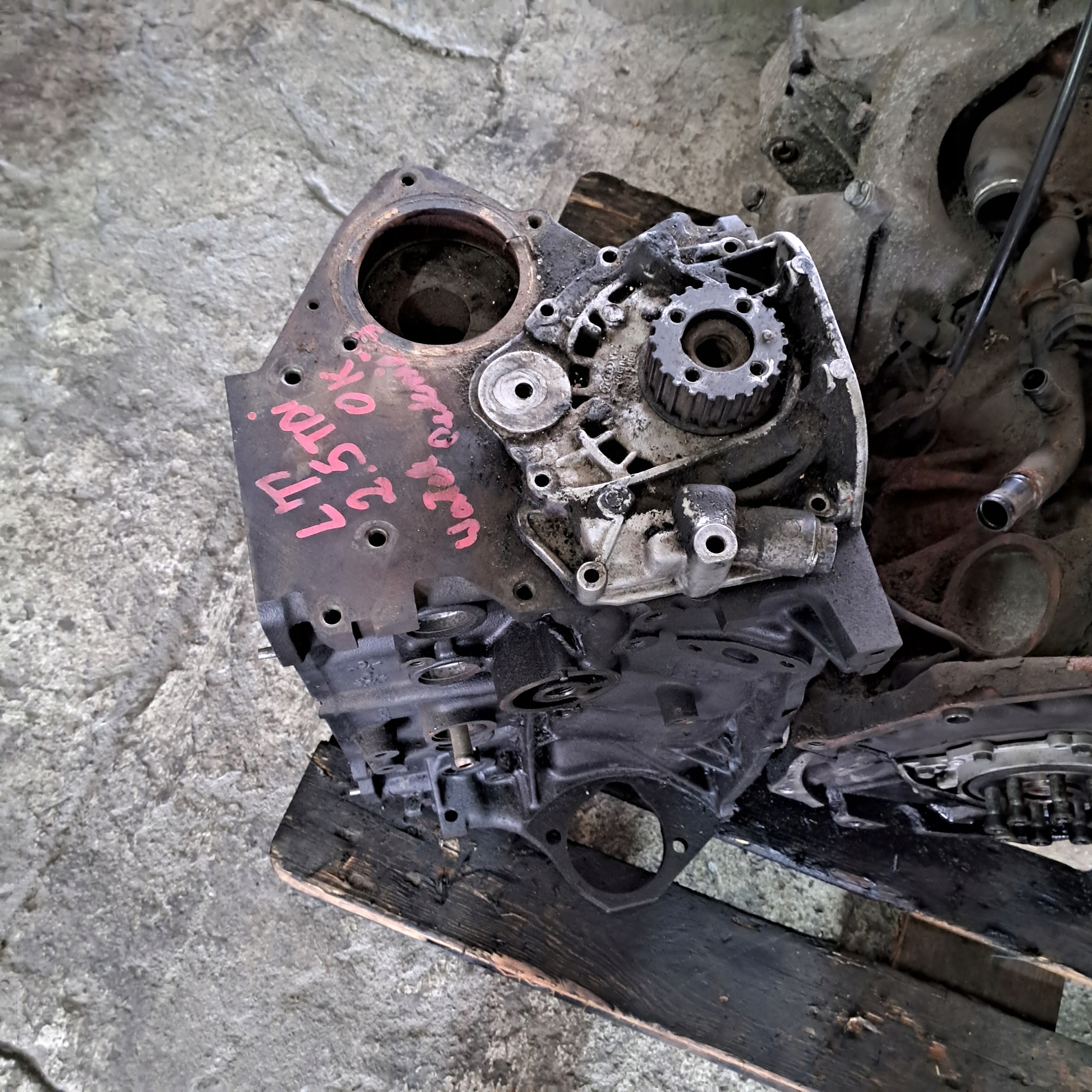 LT 2,5 TDI WAŁ BLOK DÓŁ SILNIKA Producent części Mercedes-Benz OE