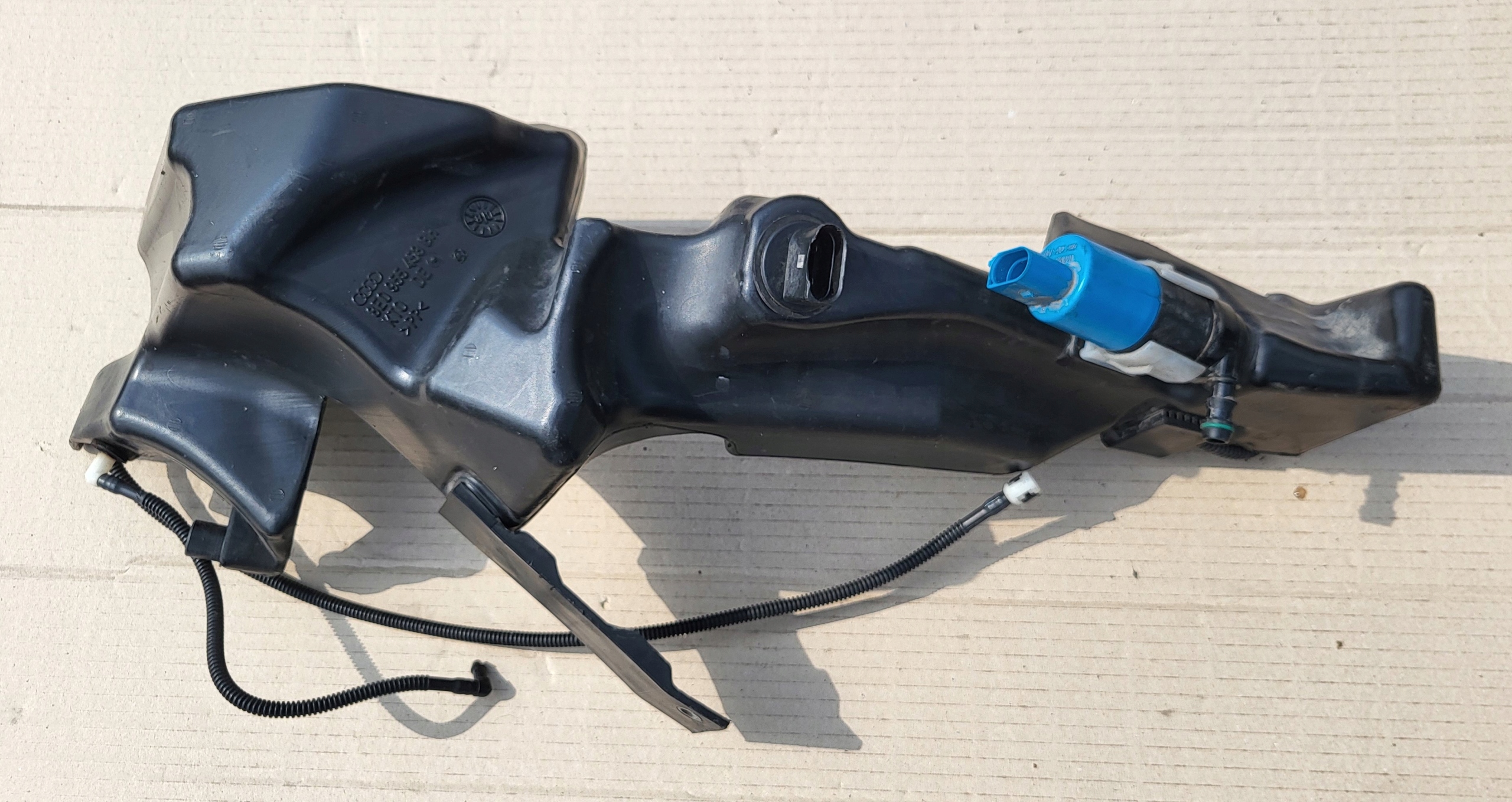 spremnik gasa mlaznice POMPKI ispod XENON AUDI A4 B6 B7 8E OE EU