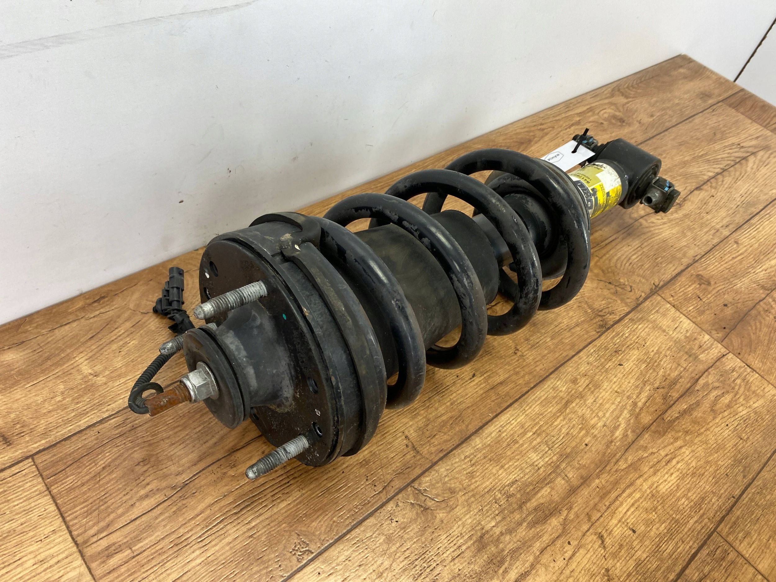 shock absorber front McPherson mcperson Cadillac Escalade IV 2015+