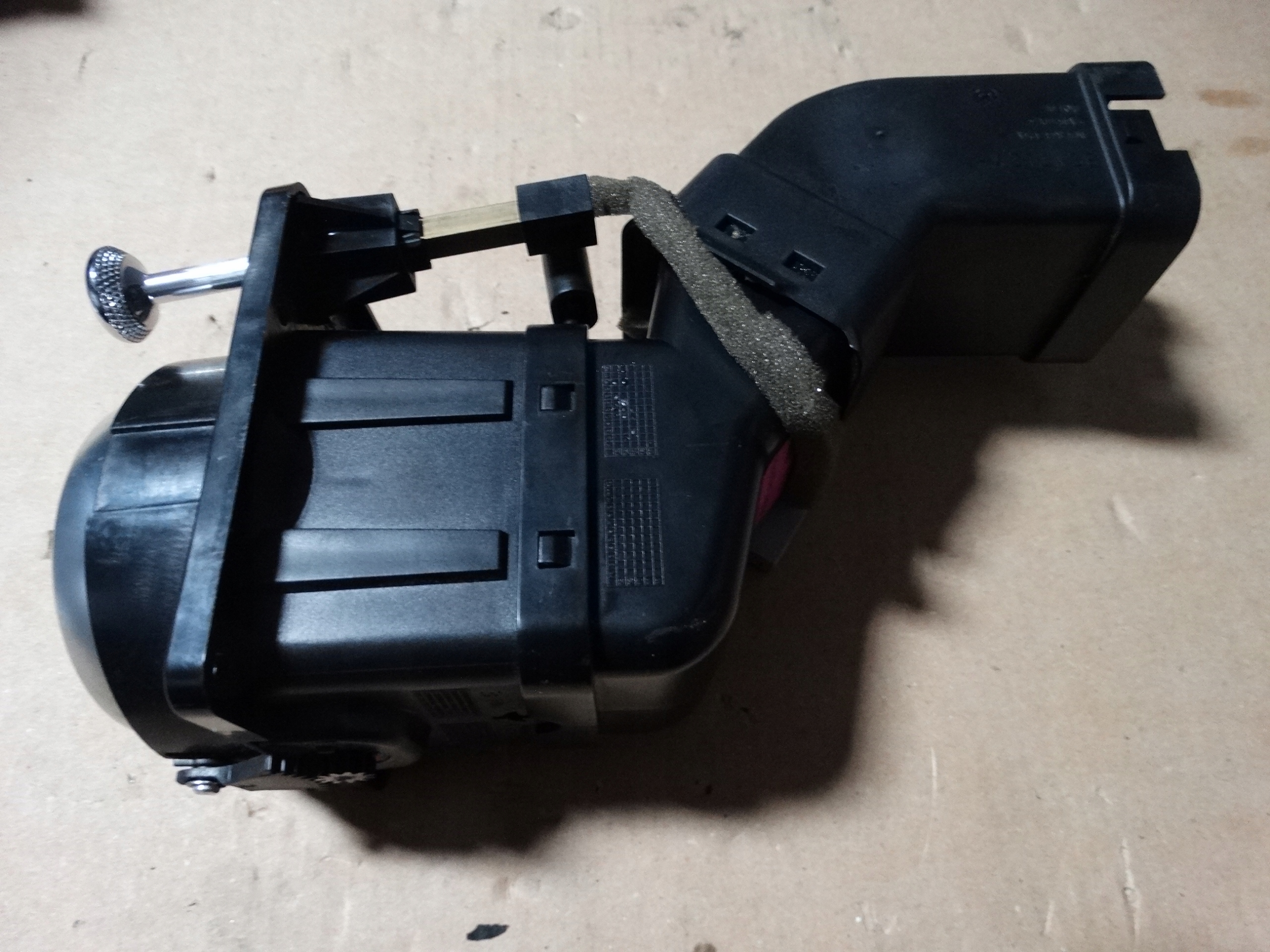 IDEALNA grid air conditioning devices left rear BENTLEY 1