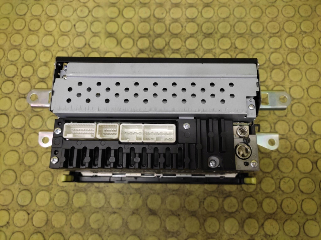 TOYOTA AURIS RADIO 8612002570