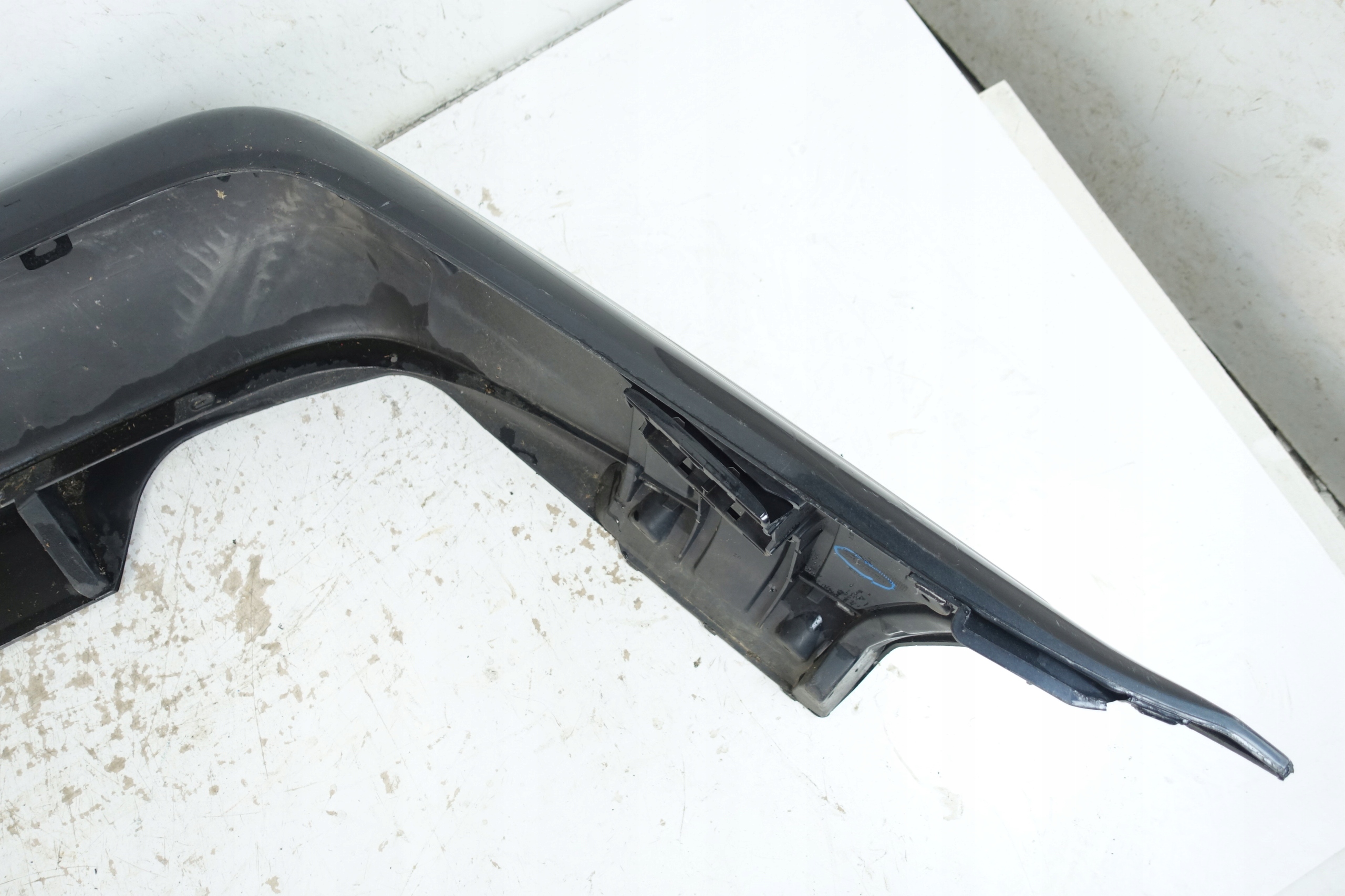 BMW 5 V E39 sedan bumper rear part rear 8159369