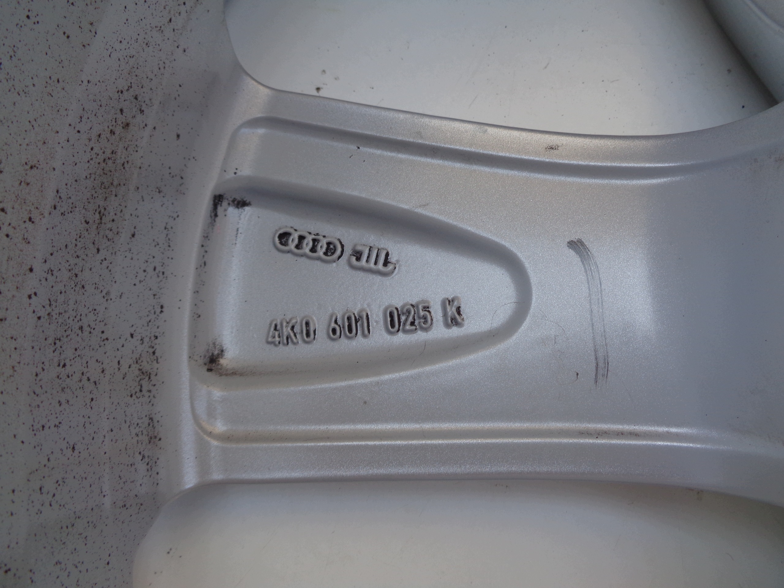 disk hliníkový AUDI 8,5JX20 ET43 5X112 722 4K0601025K