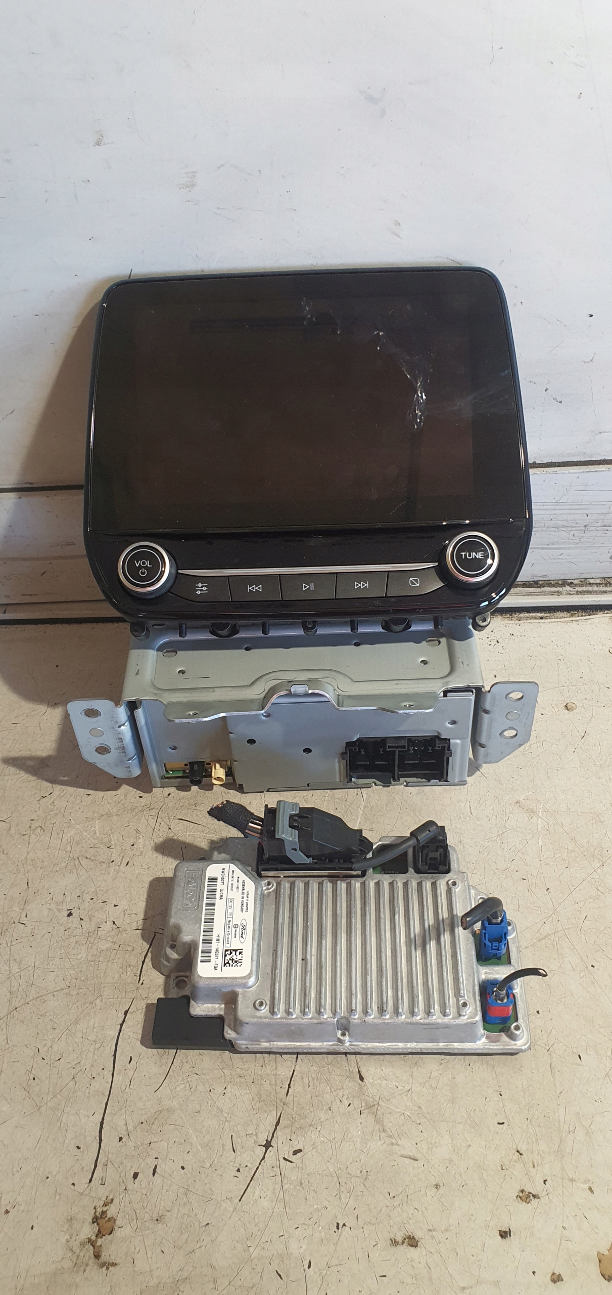 H1BT-18C815-VN 1 - FORD FIESTA MK8 РАДИО НАВИГАЦИЯ СЕНСОРНЫЙ