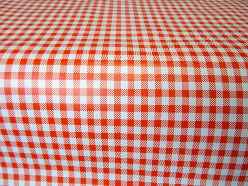 CERATA DOMOWA NA METRY OBRUS NA STÓŁ MOCNA CZERWONA KRATA PRL Kolor biały odcienie czerwieni