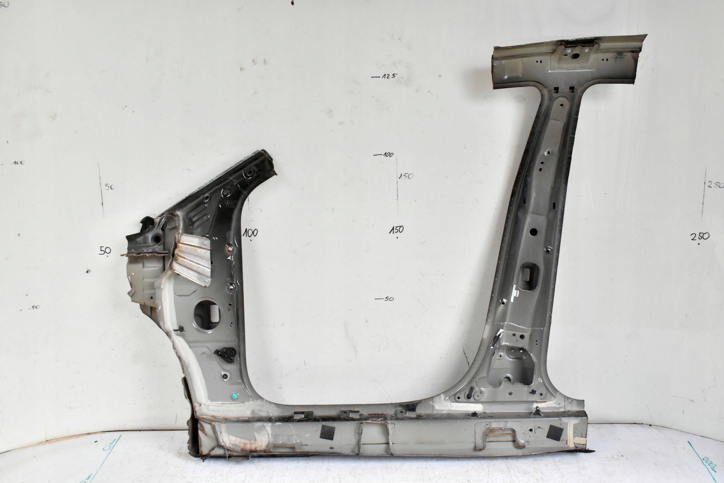 PRÓG PRAWY PRZÓD SŁUPEK A B ŚRODKOWY HYUNDAI KONA 17- Numer katalogowy części 71322J9D00