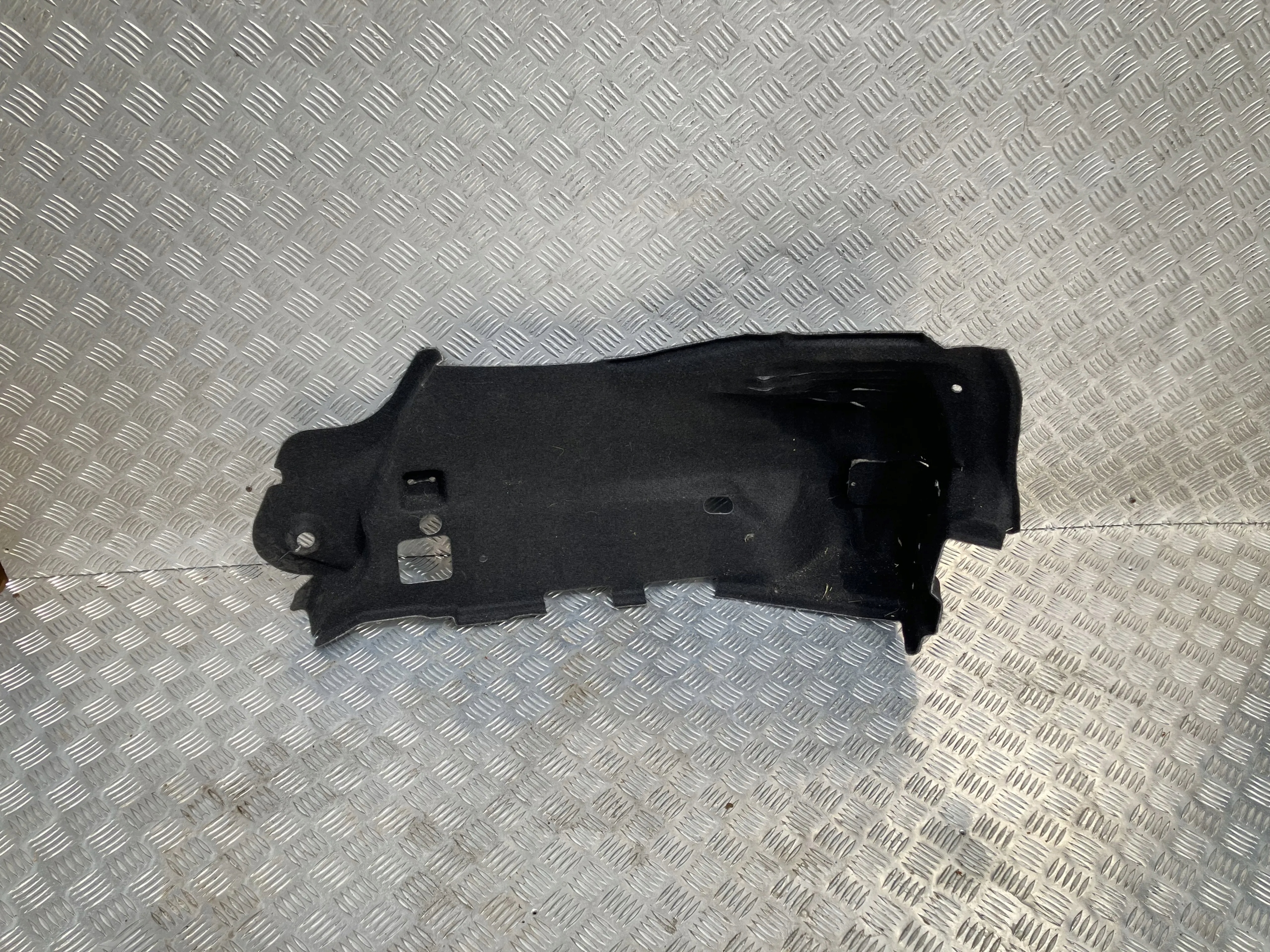 BOCZEK BAGAŻNIKA PRAWY VW ID.3 ID 3