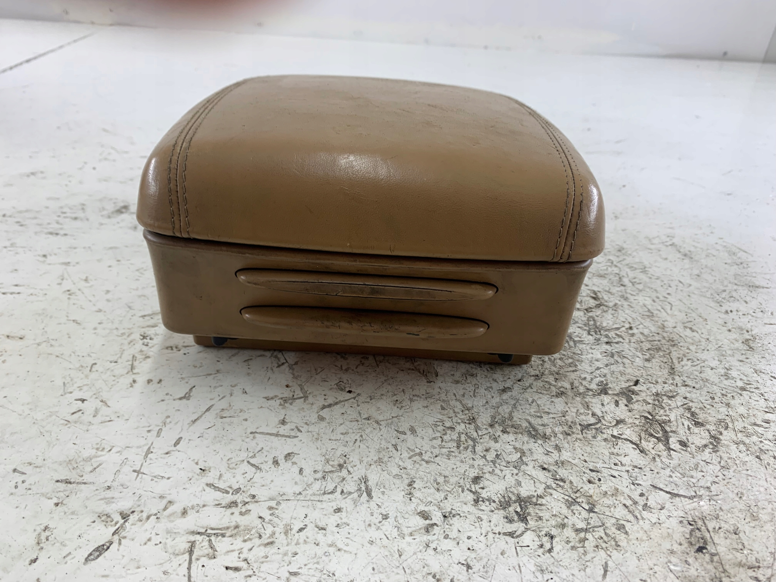 PORSCHE CAYENNE and armrest passenger compartment BRAZOWY