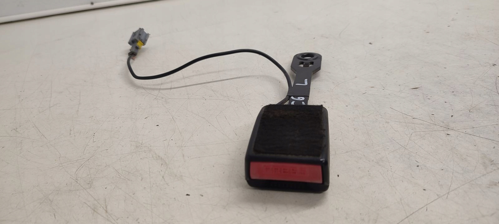 Zapinka supports left front Citroen C6 2,7 HDI
